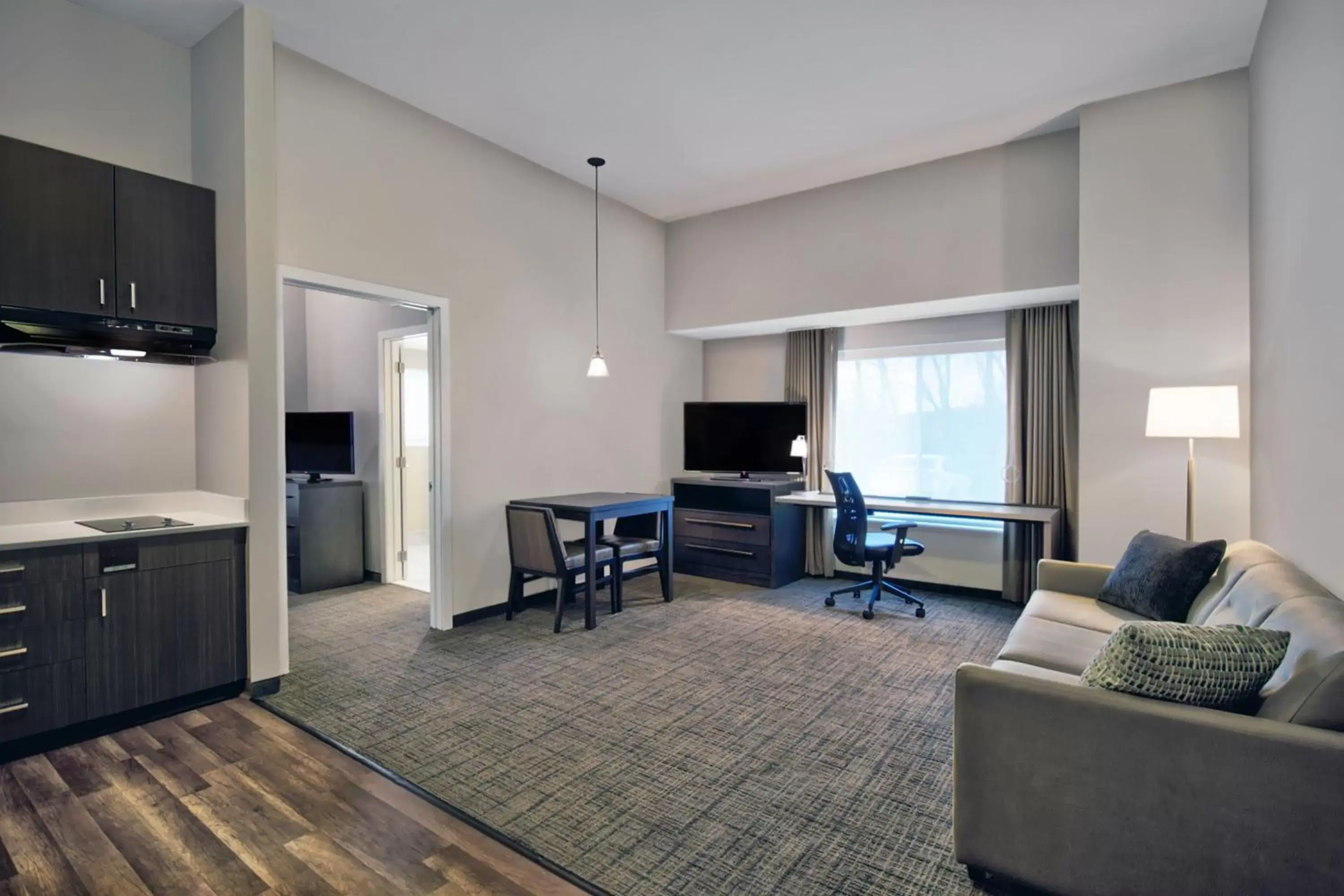 Bedroom, TV/Entertainment Center in Residence Inn by Marriott Reading