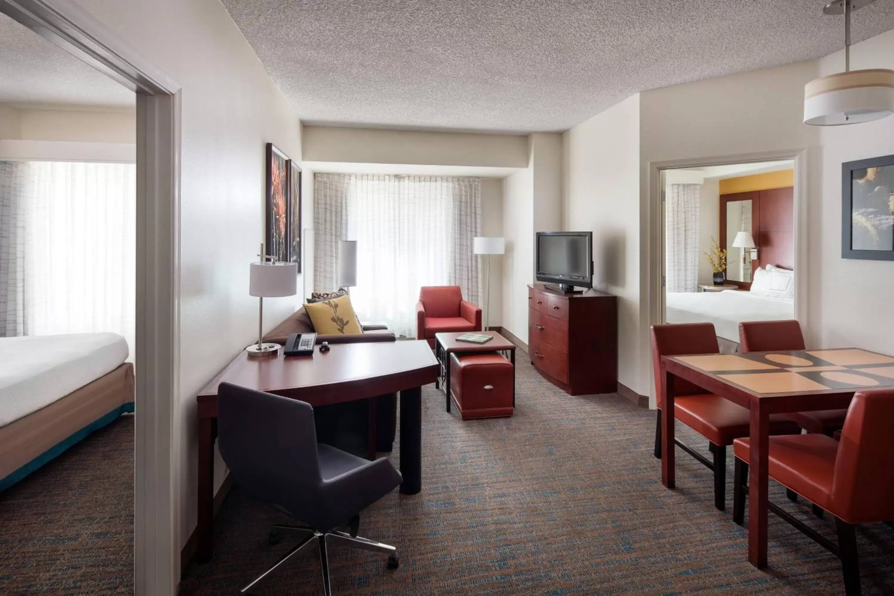 Bedroom, Dining Area in Residence Inn Phoenix Desert View at Mayo Clinic