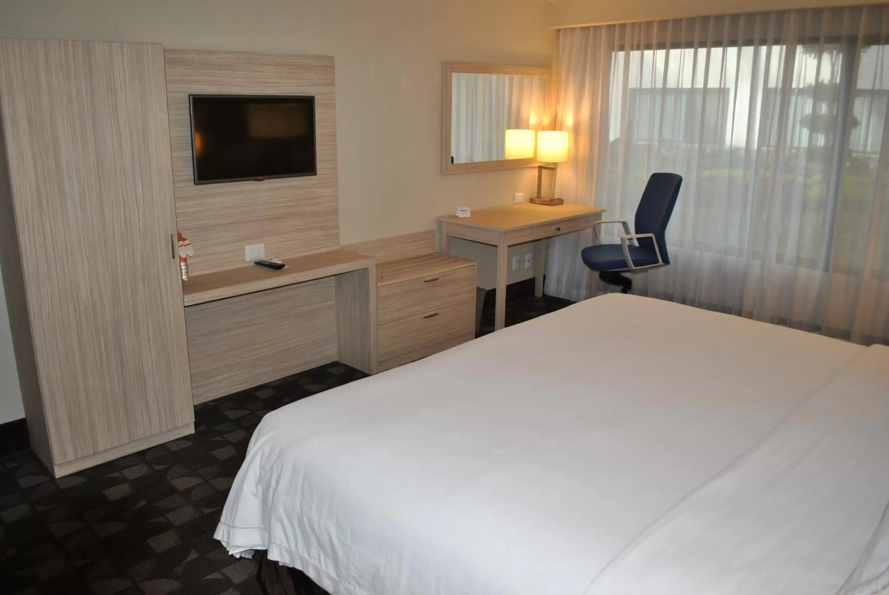 Photo of the whole room, Bed in Holiday Inn Express Toluca, an IHG Hotel
