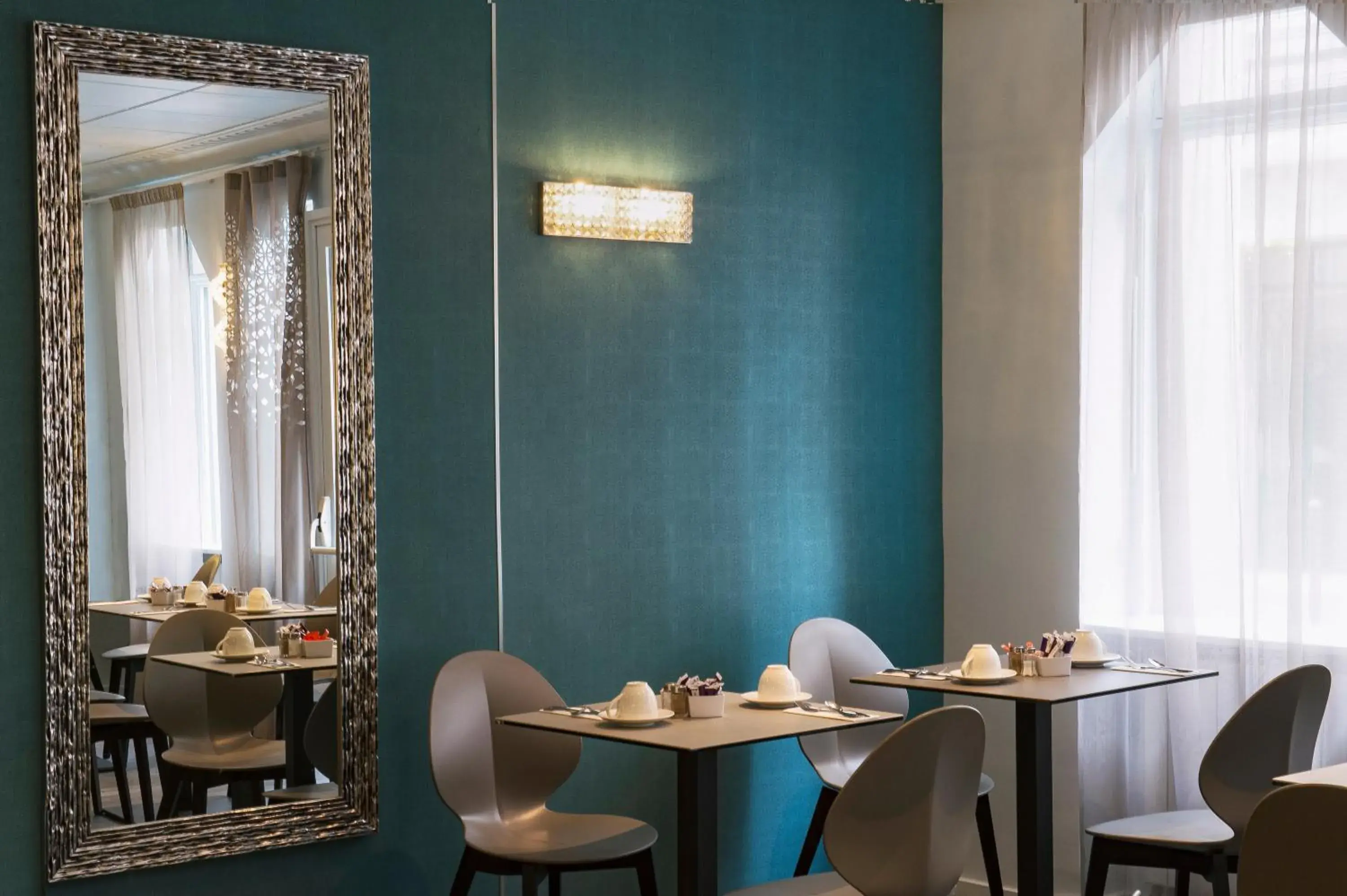 Decorative detail, Restaurant/Places to Eat in Hotel Mercure Paris Opera Faubourg Montmartre