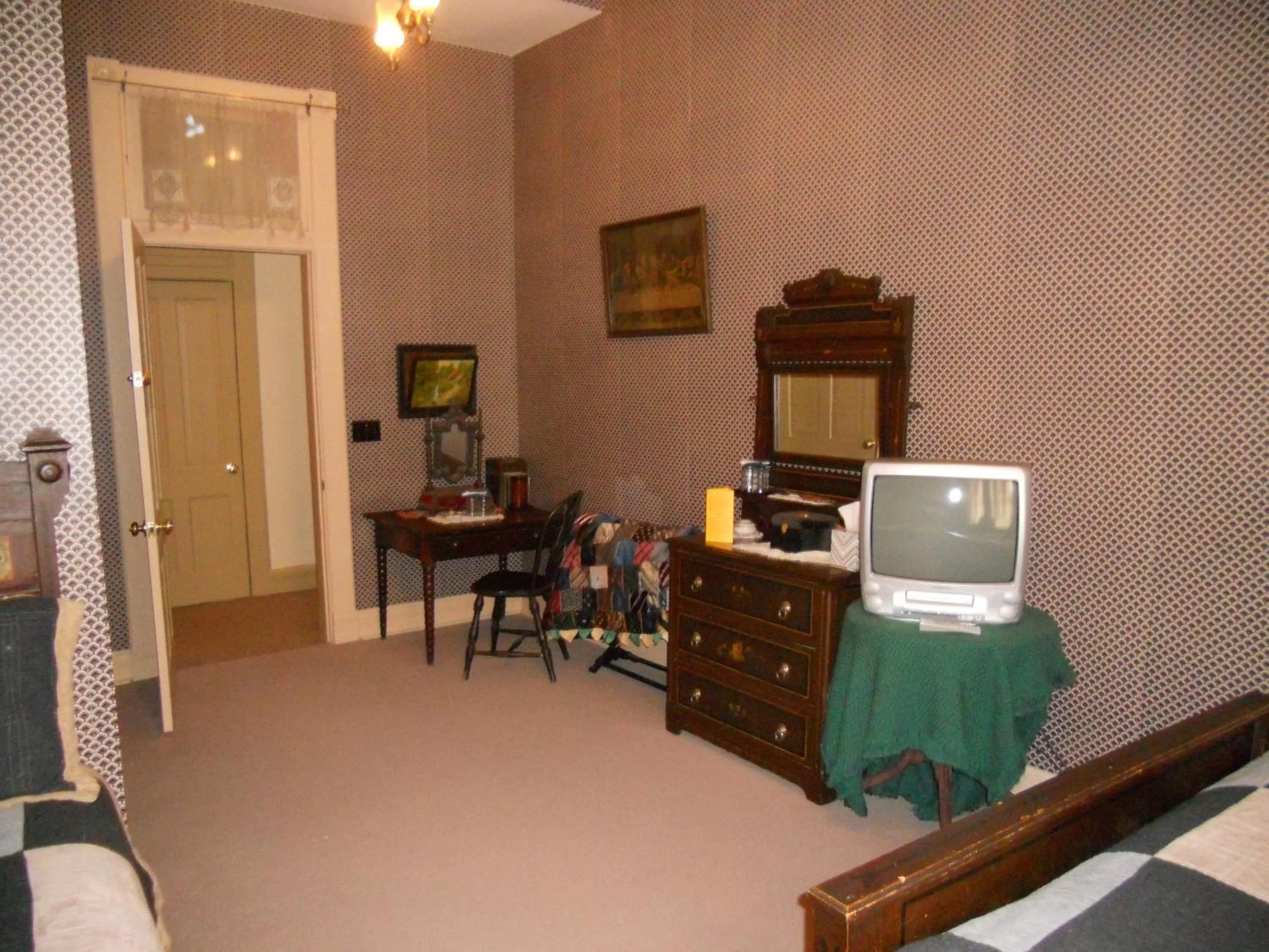 Property building, TV/Entertainment Center in LandMark Inn at the Historic Bank of Oberlin