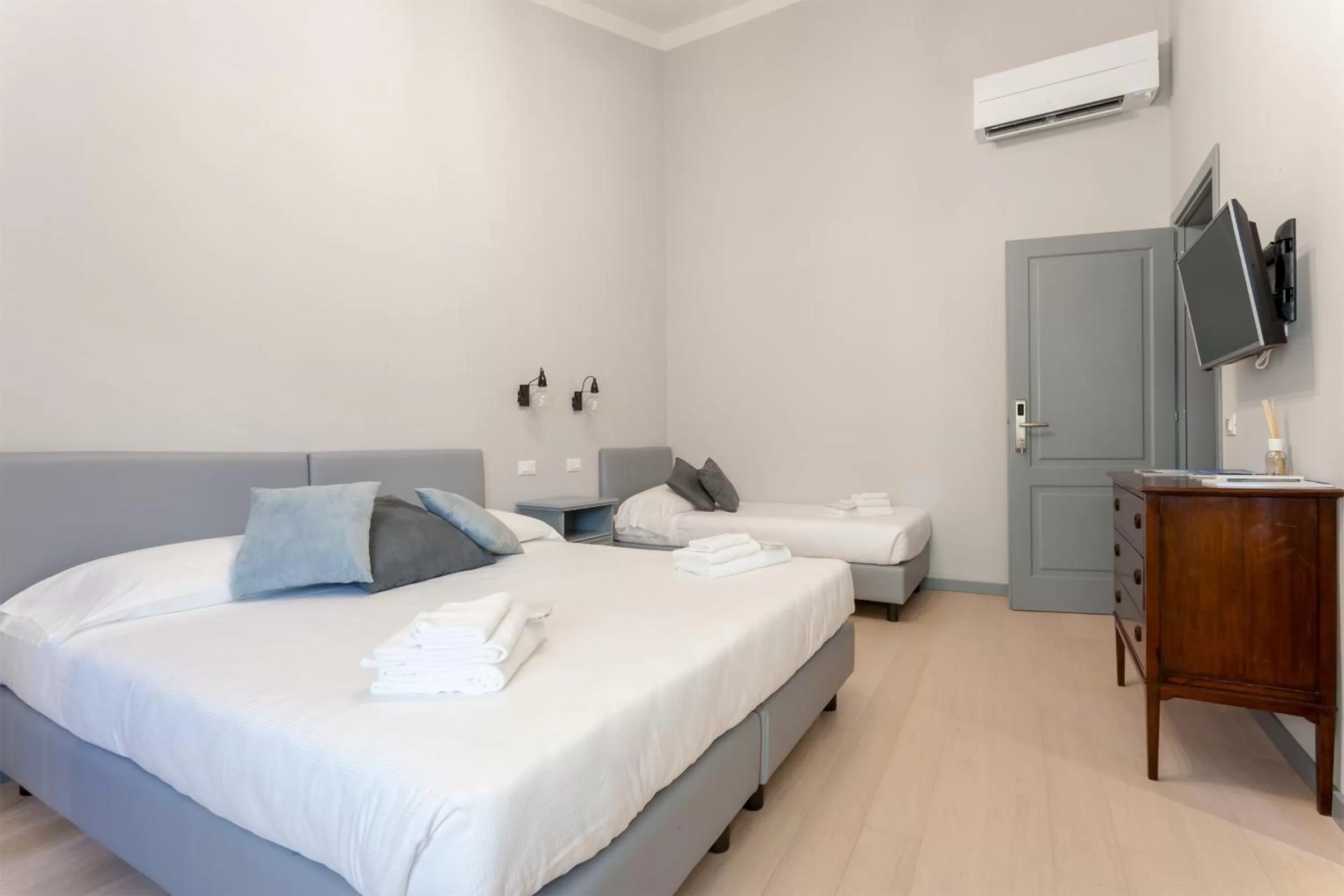 Photo of the whole room, Bed in Santo Spirito Venti