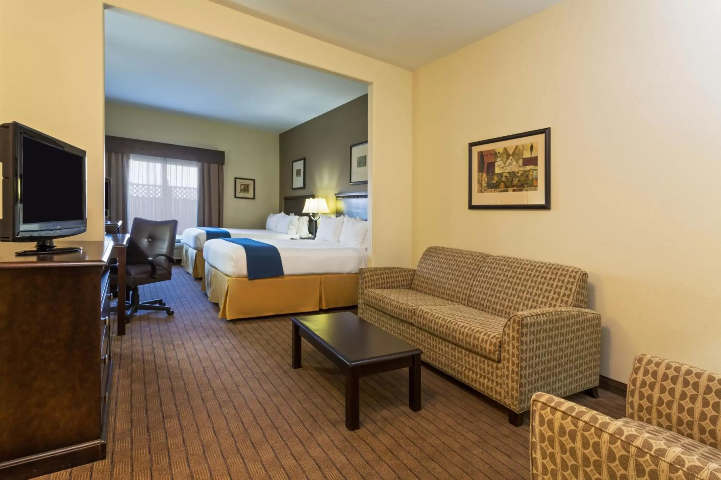 One-Bedroom Suite with Two Queen Beds in Holiday Inn Express & Suites Moultrie by IHG One-Bedroom Suite with Two Queen Beds in Holiday Inn Express & Suites Moultrie by IHG