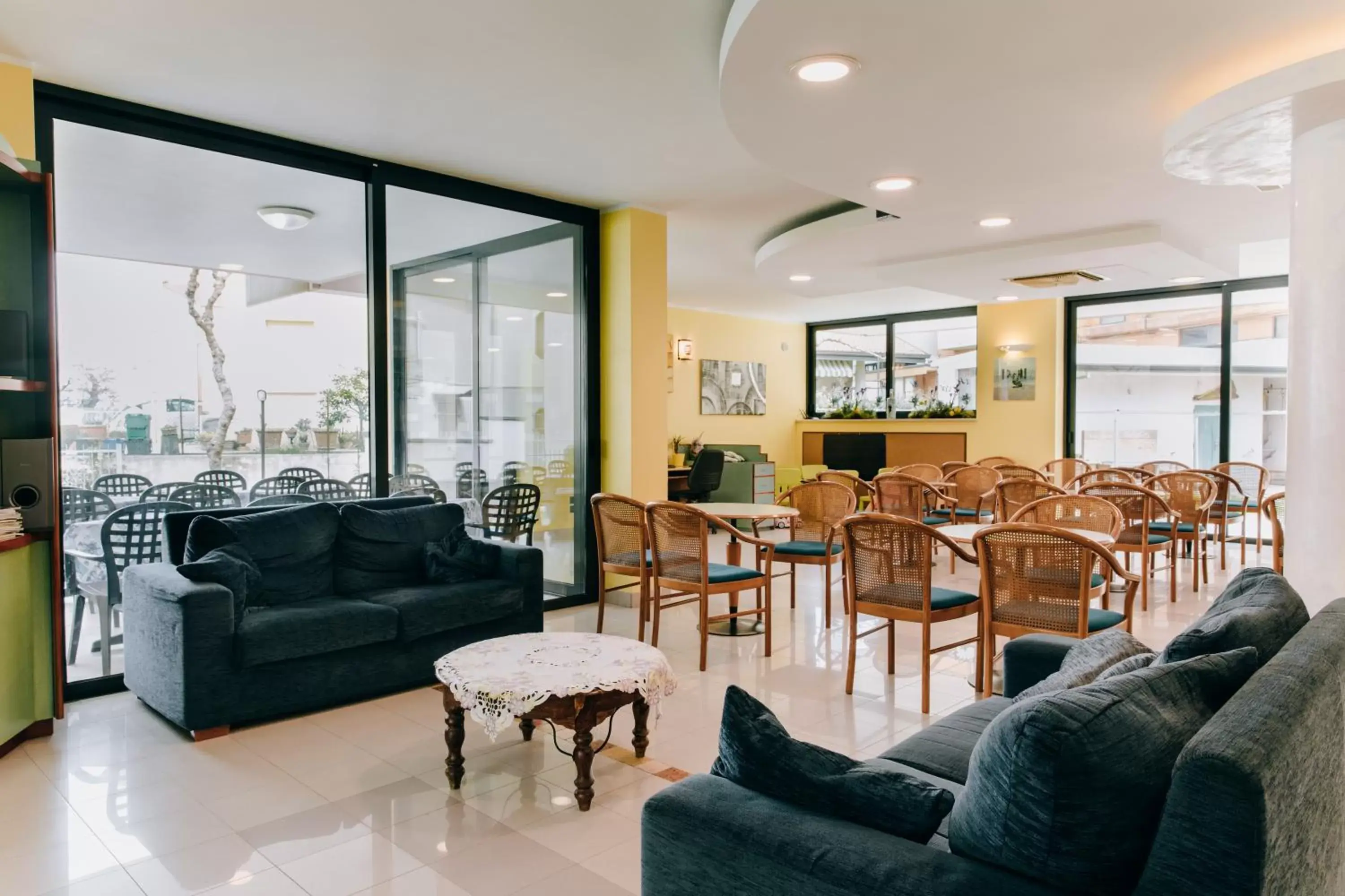 Communal lounge/ TV room in Hotel Villa Claudia