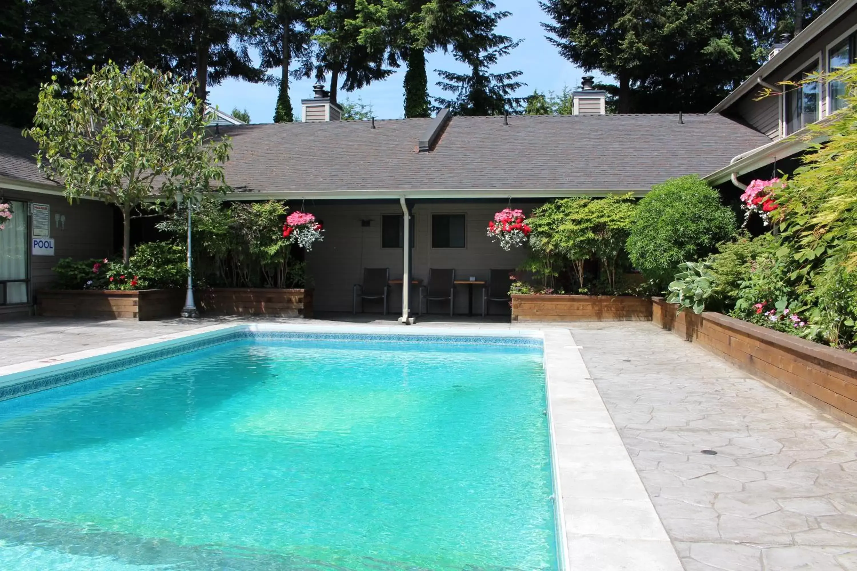 Property building, Swimming Pool in Sunshine Lodge Inn