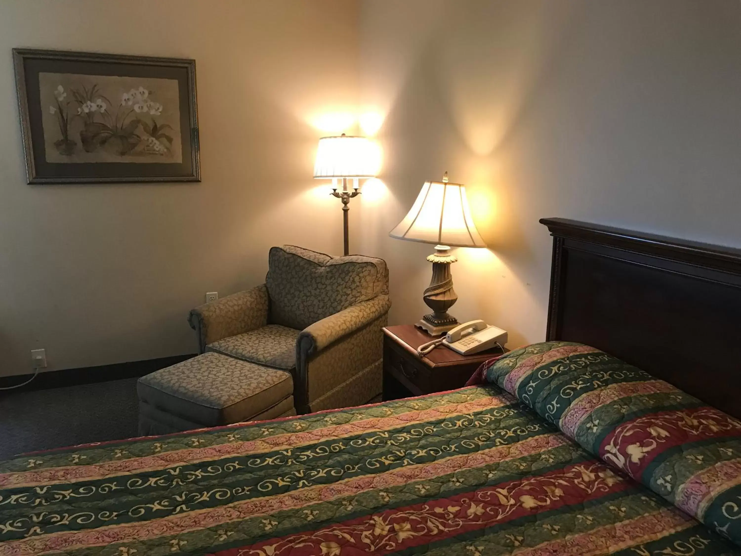 Bed in Lititz Inn and Suites