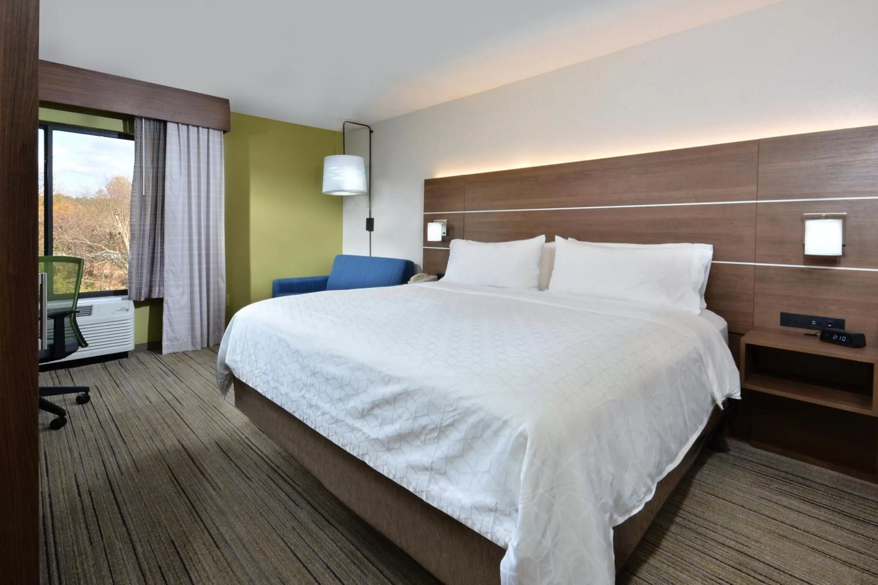 Photo of the whole room, Bed in Holiday Inn Express Raleigh-Durham Airport by IHG