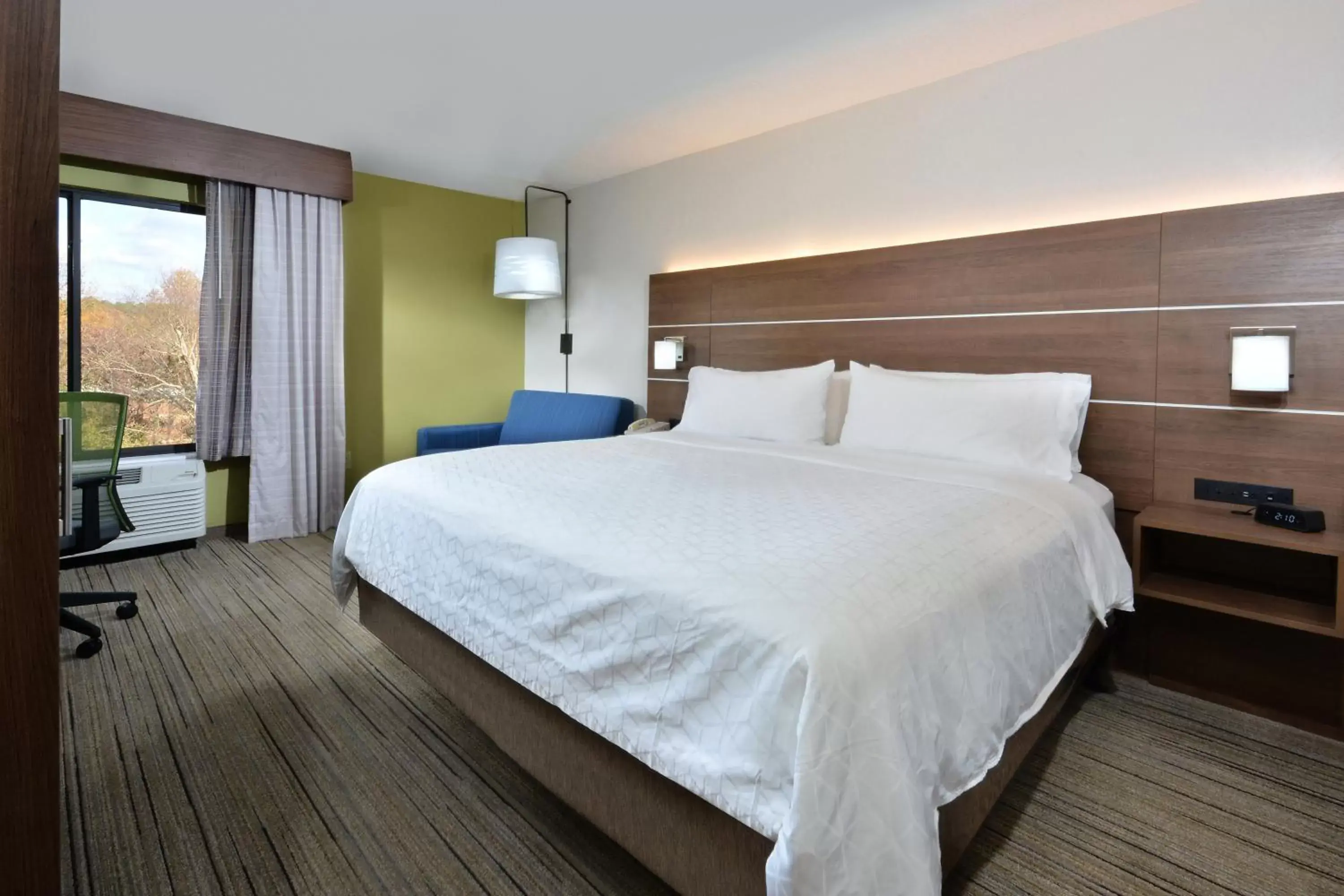 Photo of the whole room, Bed in Holiday Inn Express Raleigh-Durham Airport, an IHG Hotel