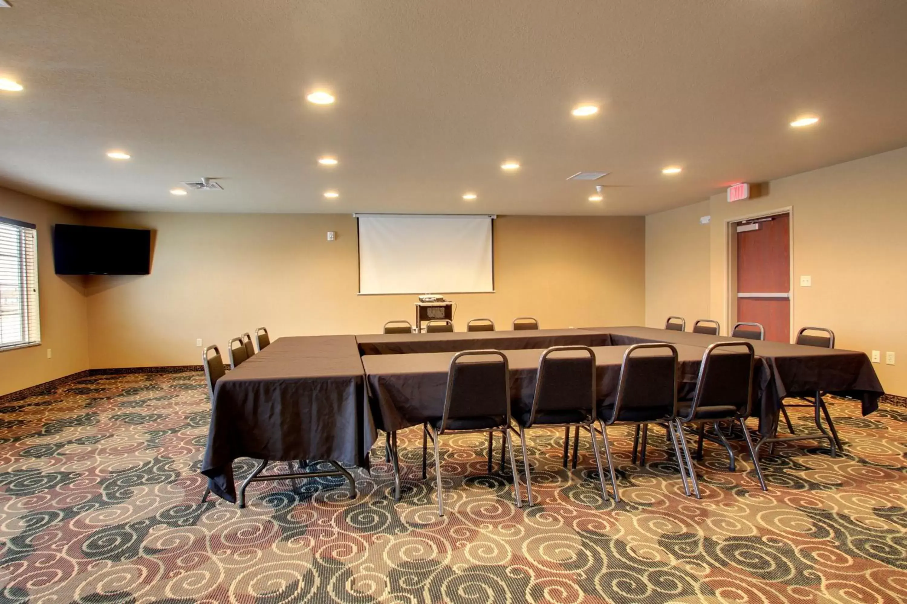 Business facilities in Cobblestone Hotel & Suites - Charlestown