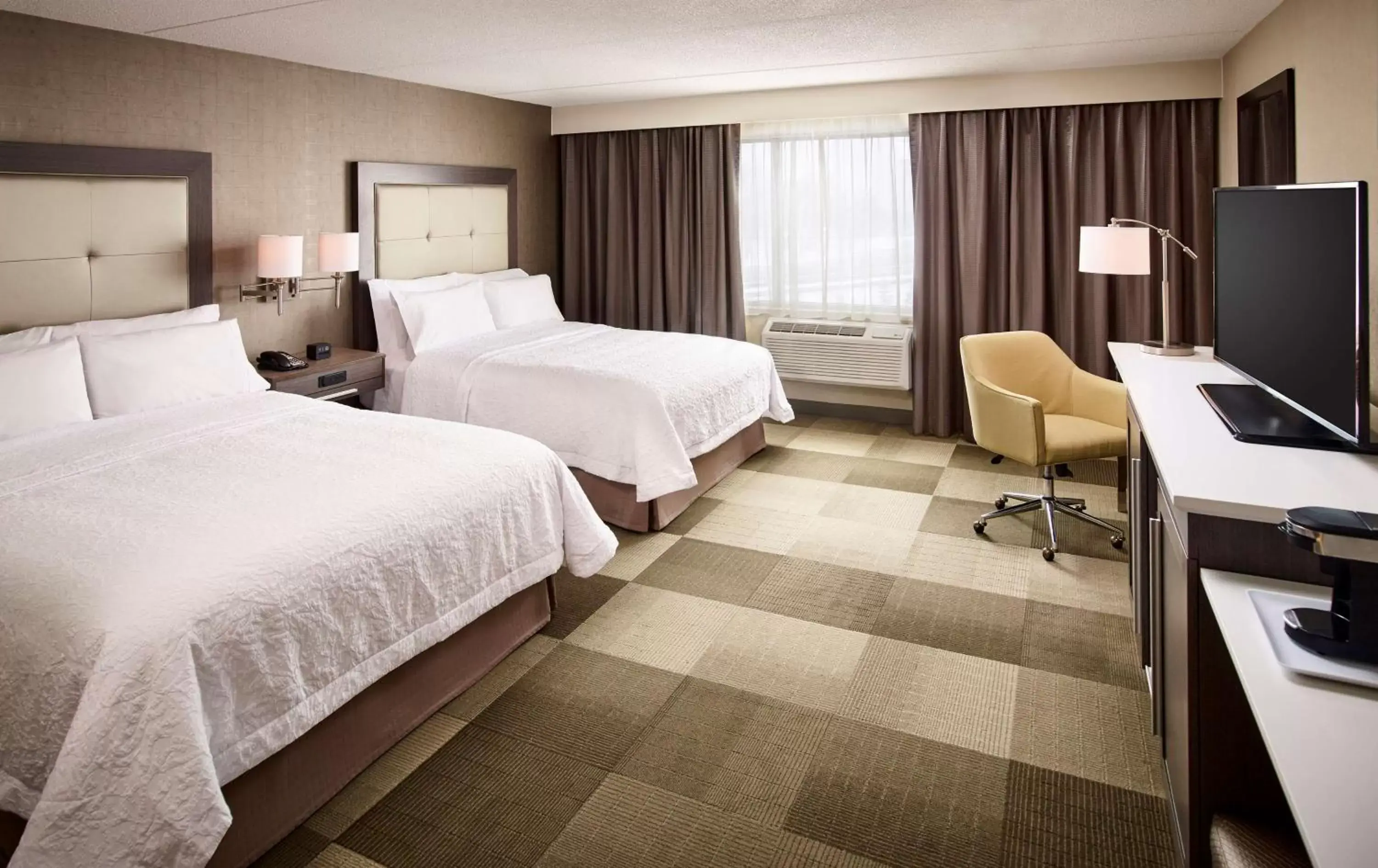 Bed in Hampton Inn by Hilton Sarnia/Point Edward