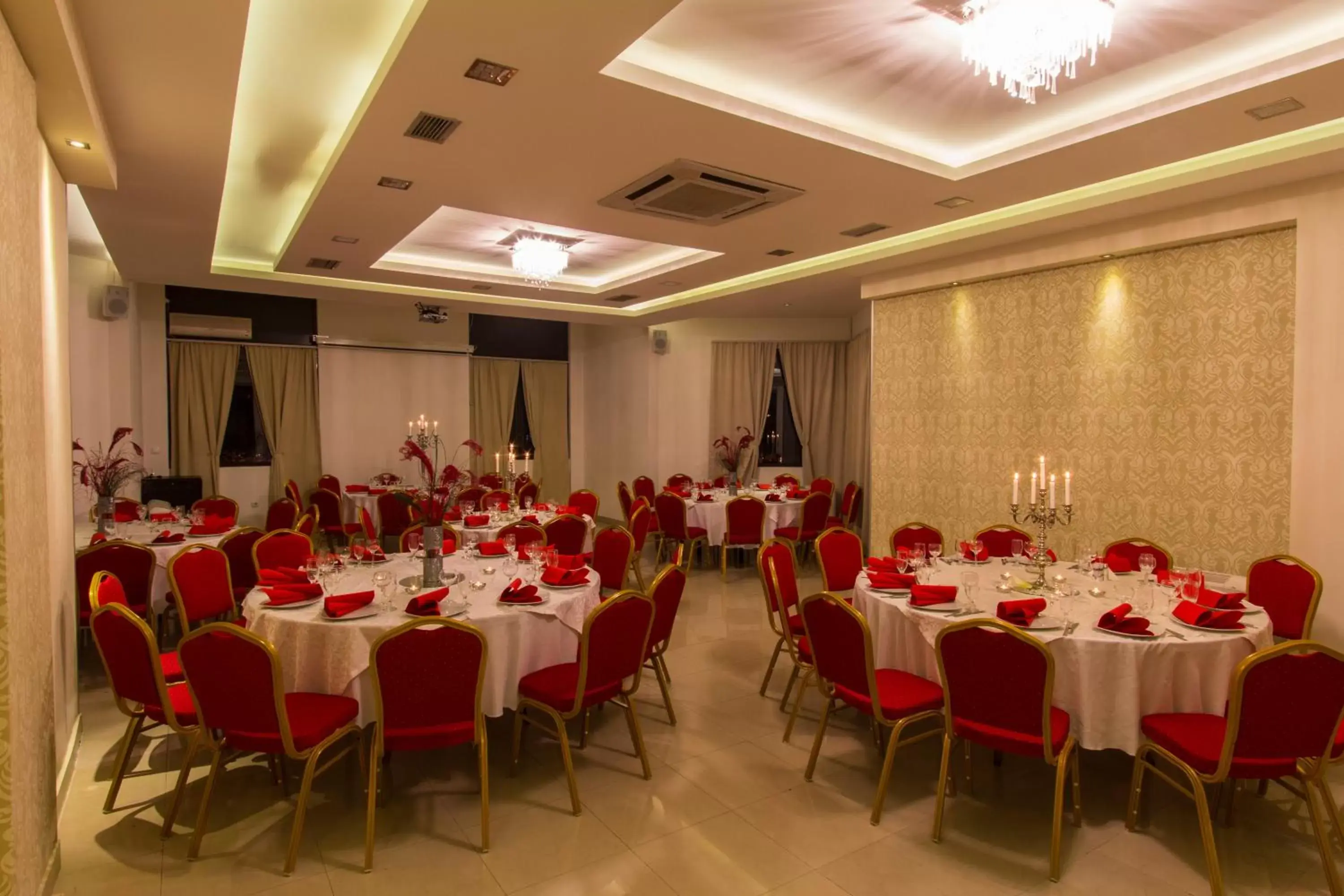 Restaurant/places to eat, Banquet Facilities in Hotel Petrus