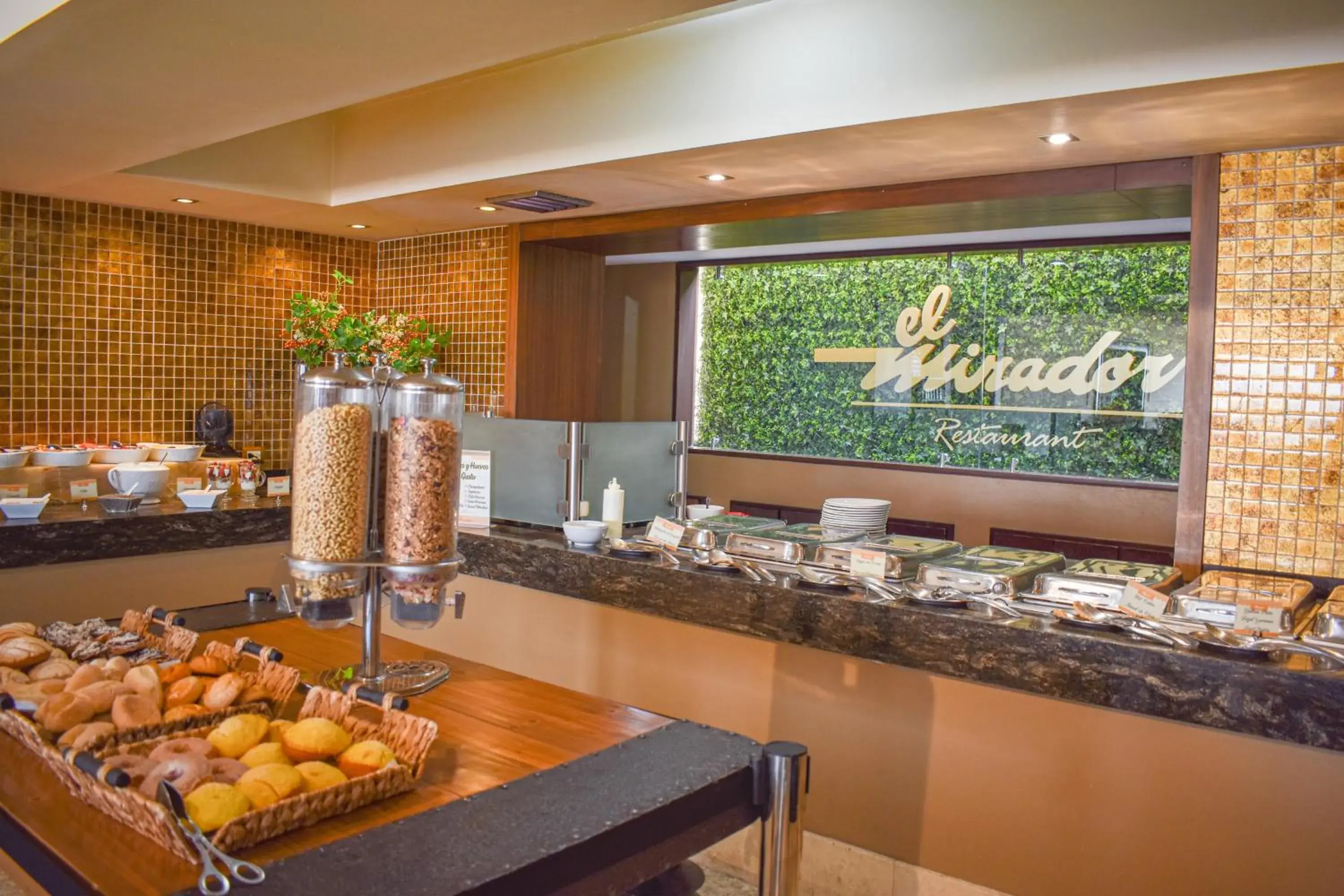 Restaurant/places to eat in Hotel San Luis Lindavista