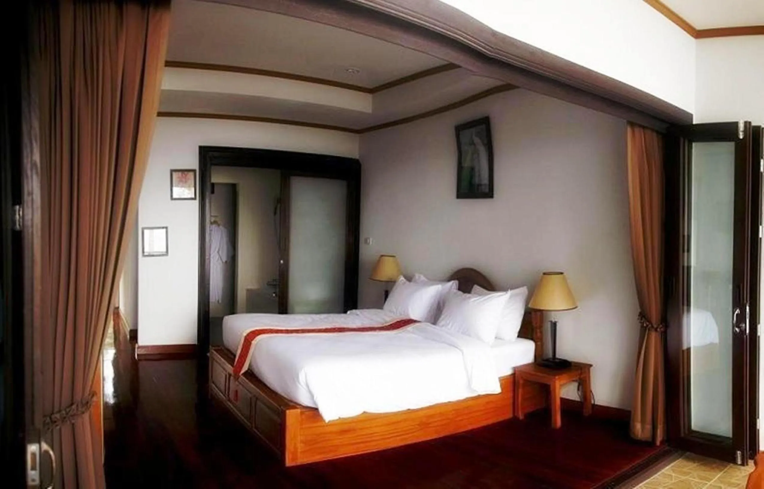 Bed in Lipa Bay Resort