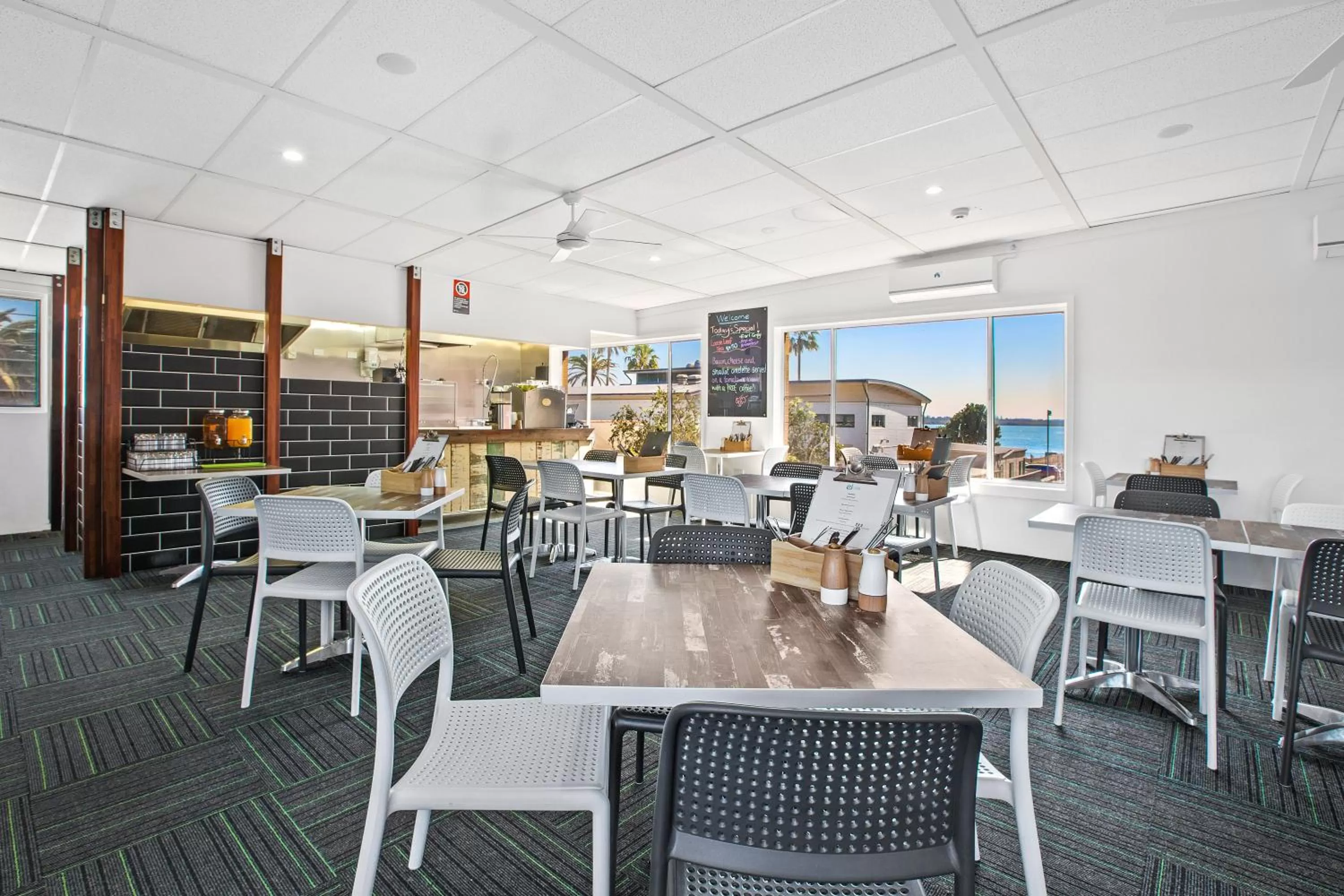 Restaurant/places to eat in El Motor Inn