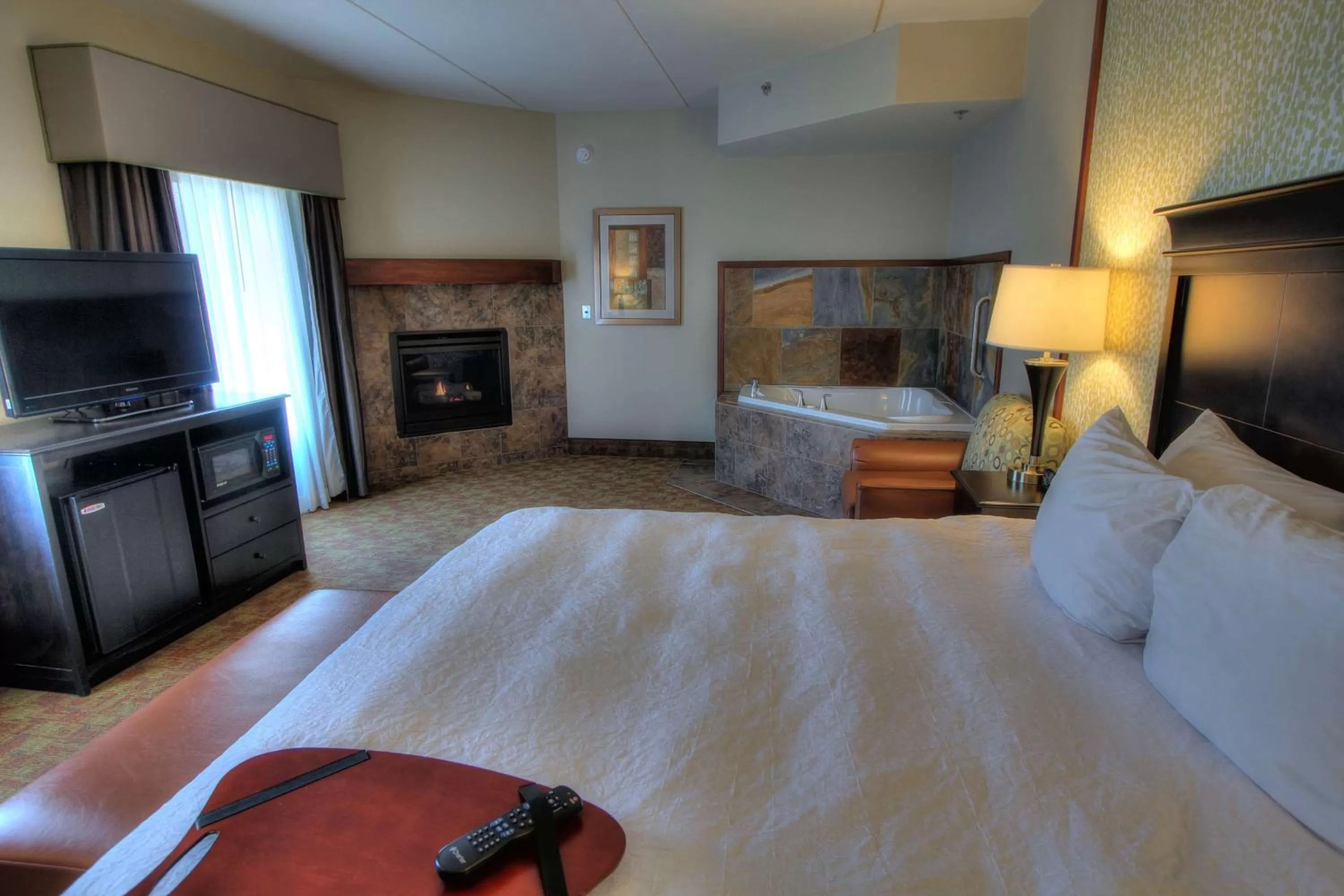 1 King Bed Whirlpool Fireplace Non-Smoking in Hampton Inn Pigeon Forge