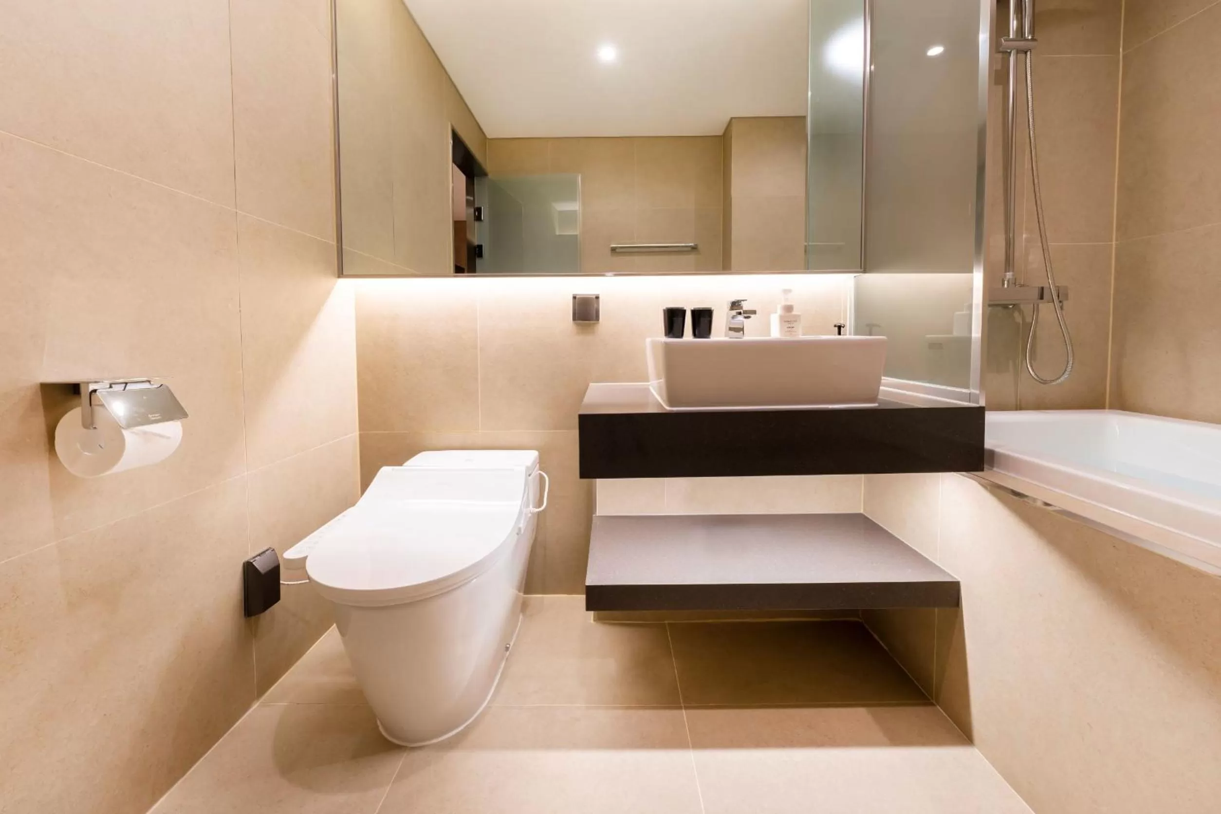 Toilet in Hotel Foret The Spa