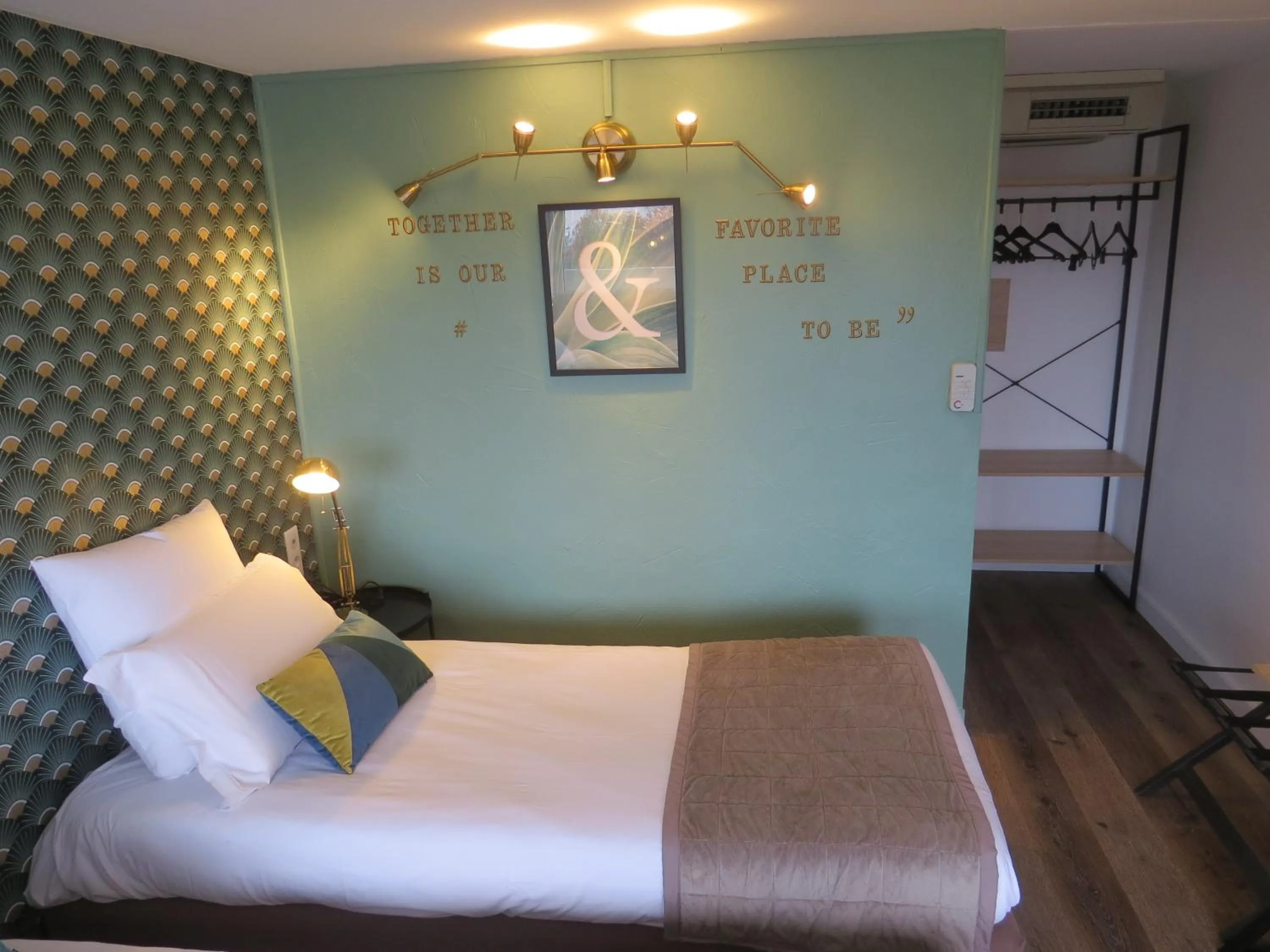 Photo of the whole room in Hôtel Kyriad Cap Sud