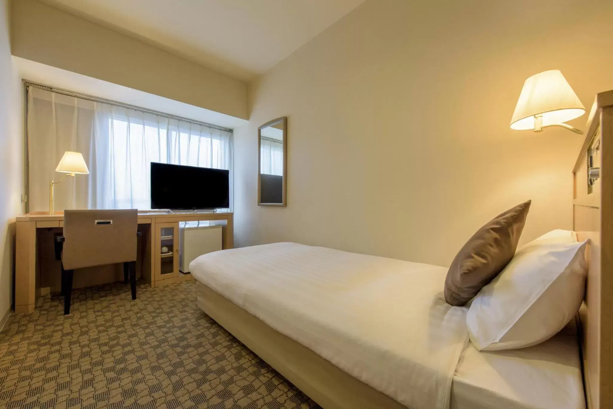 Photo of the whole room, Bed in ANA Crowne Plaza Sapporo, an IHG Hotel