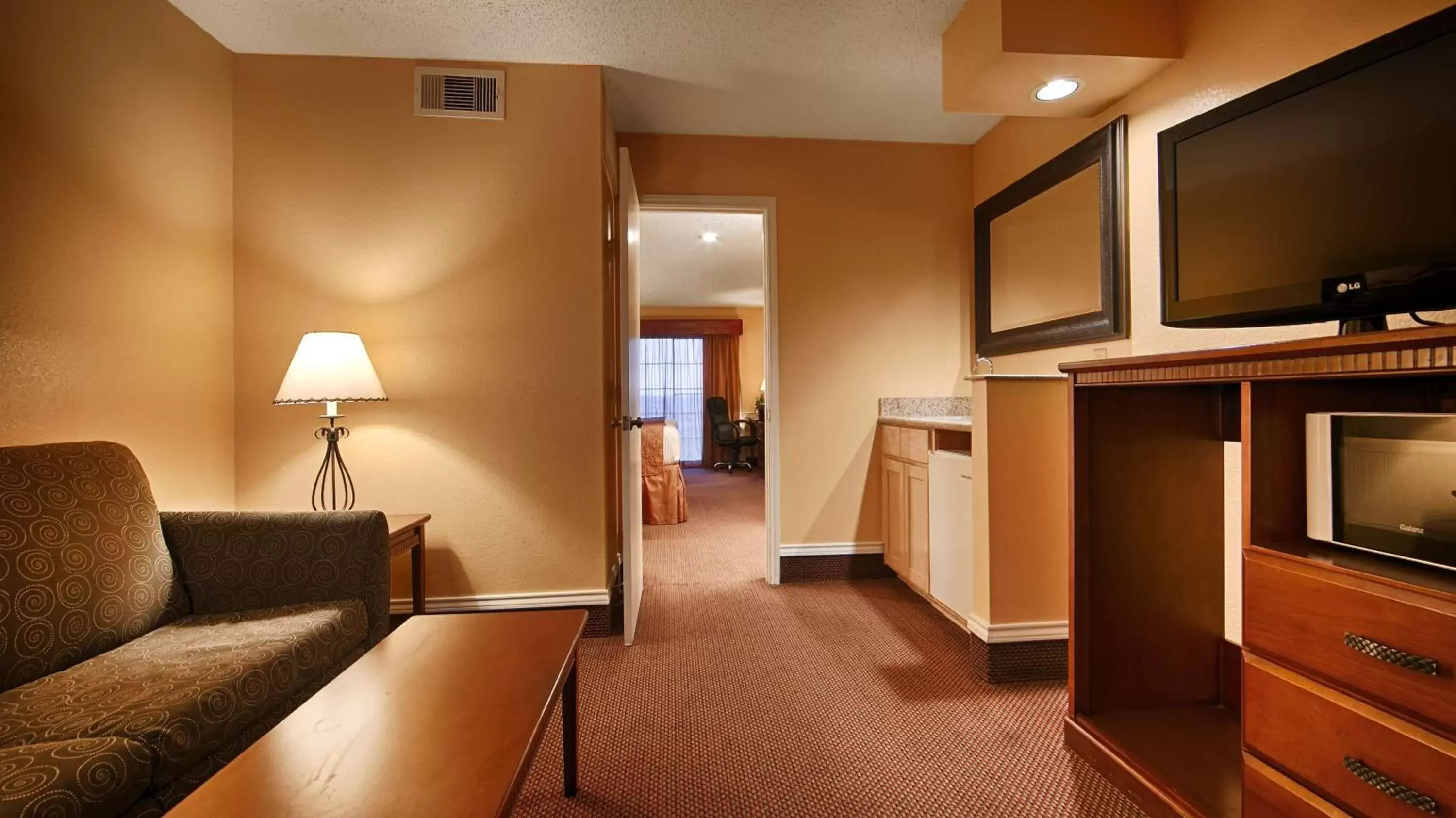 Photo of the whole room, TV/Entertainment Center in Best Western Trail Dust Inn & Suites