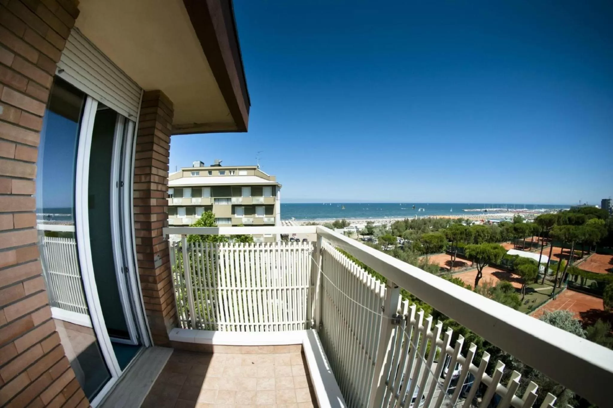 Sea view in Base Hotel Helios Colazione disponibile fino alle 12