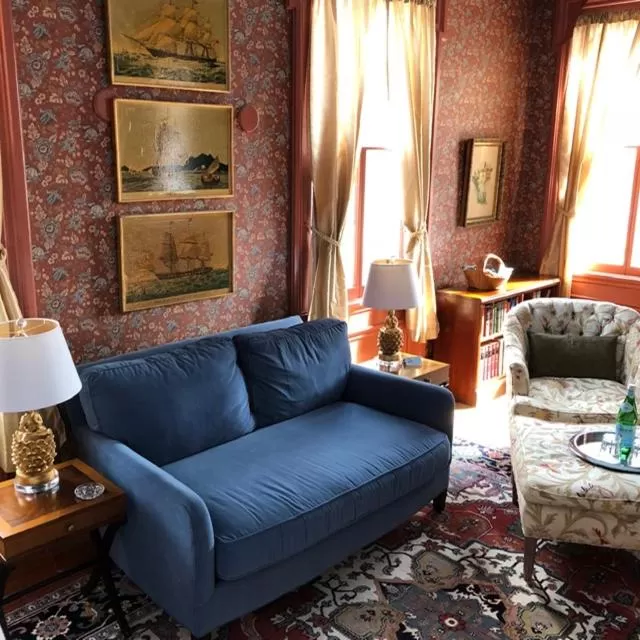 Elmwood 1820 Bed & Breakfast Inn