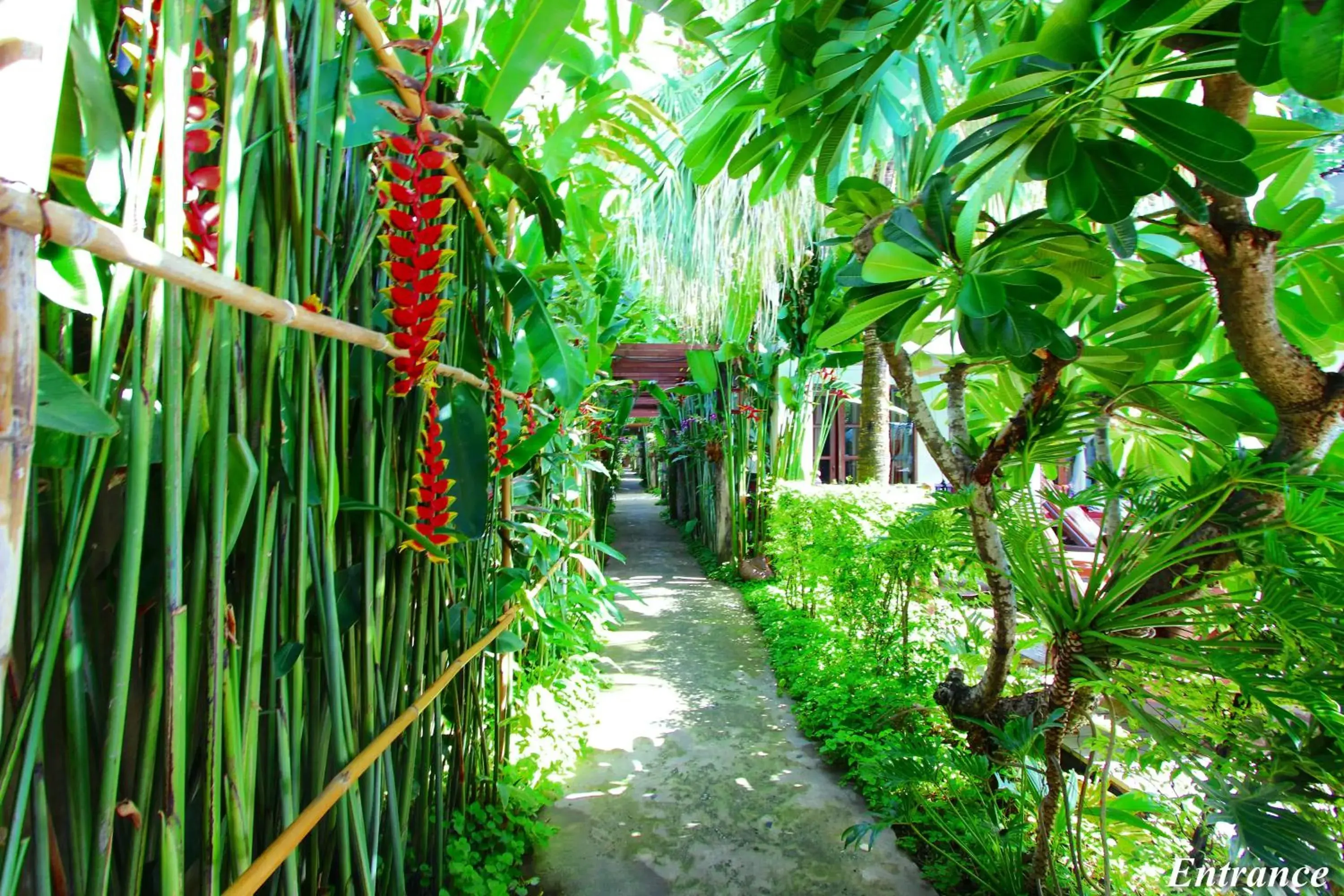 Facade/entrance, Garden in Shewe Wana Suite Resort