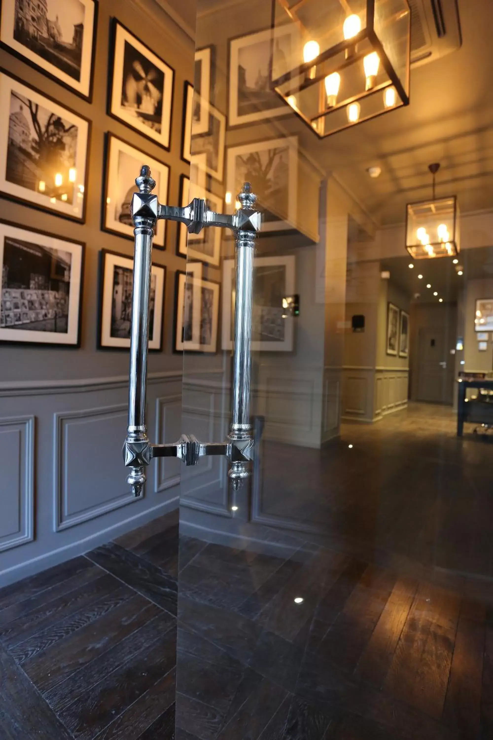Lobby or reception, Bathroom in Hotel Saint-Louis Pigalle