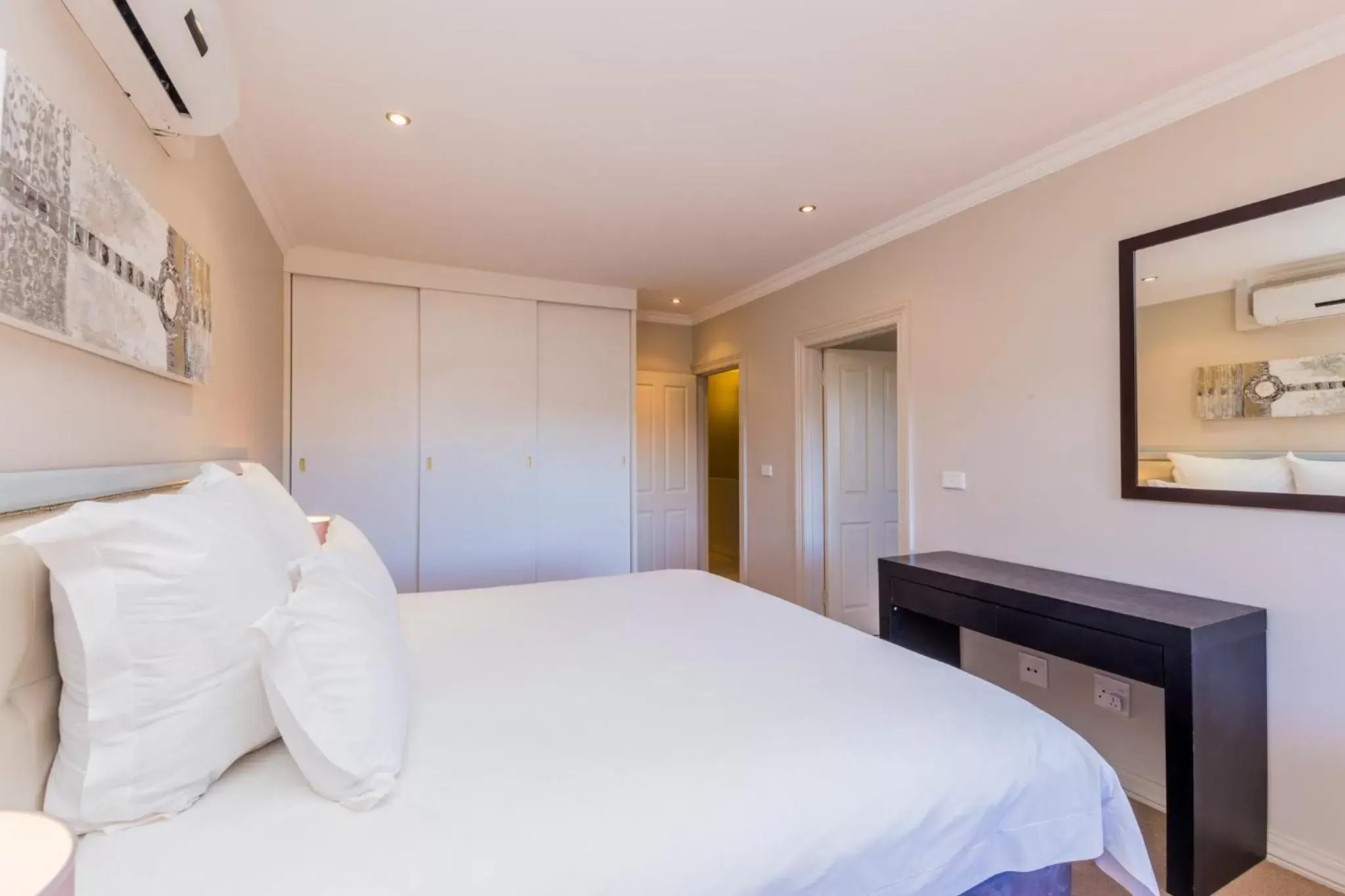 Photo of the whole room, Bed in Devonvale Golf & Wine Estate
