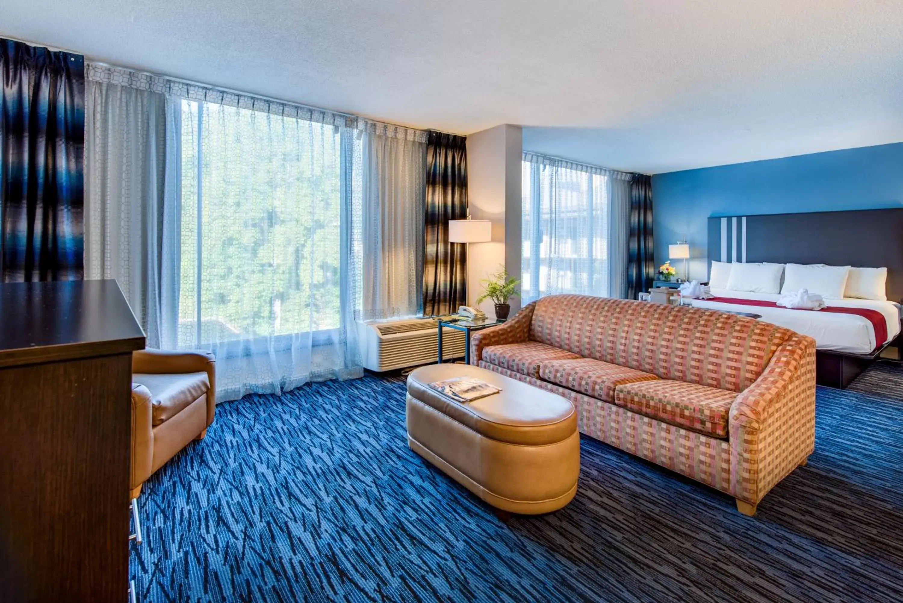 Seating area, Room Photo in Glenstone Lodge