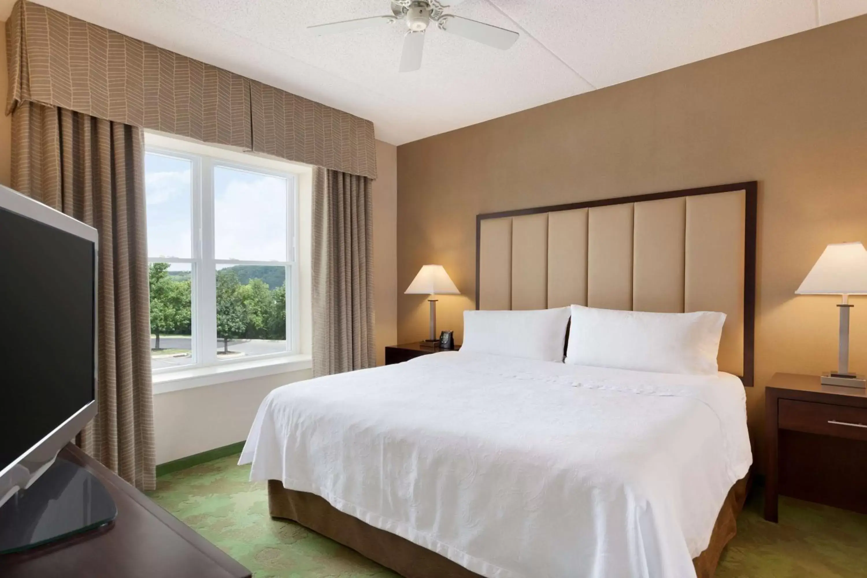 Bed in Homewood Suites by Hilton Reading-Wyomissing