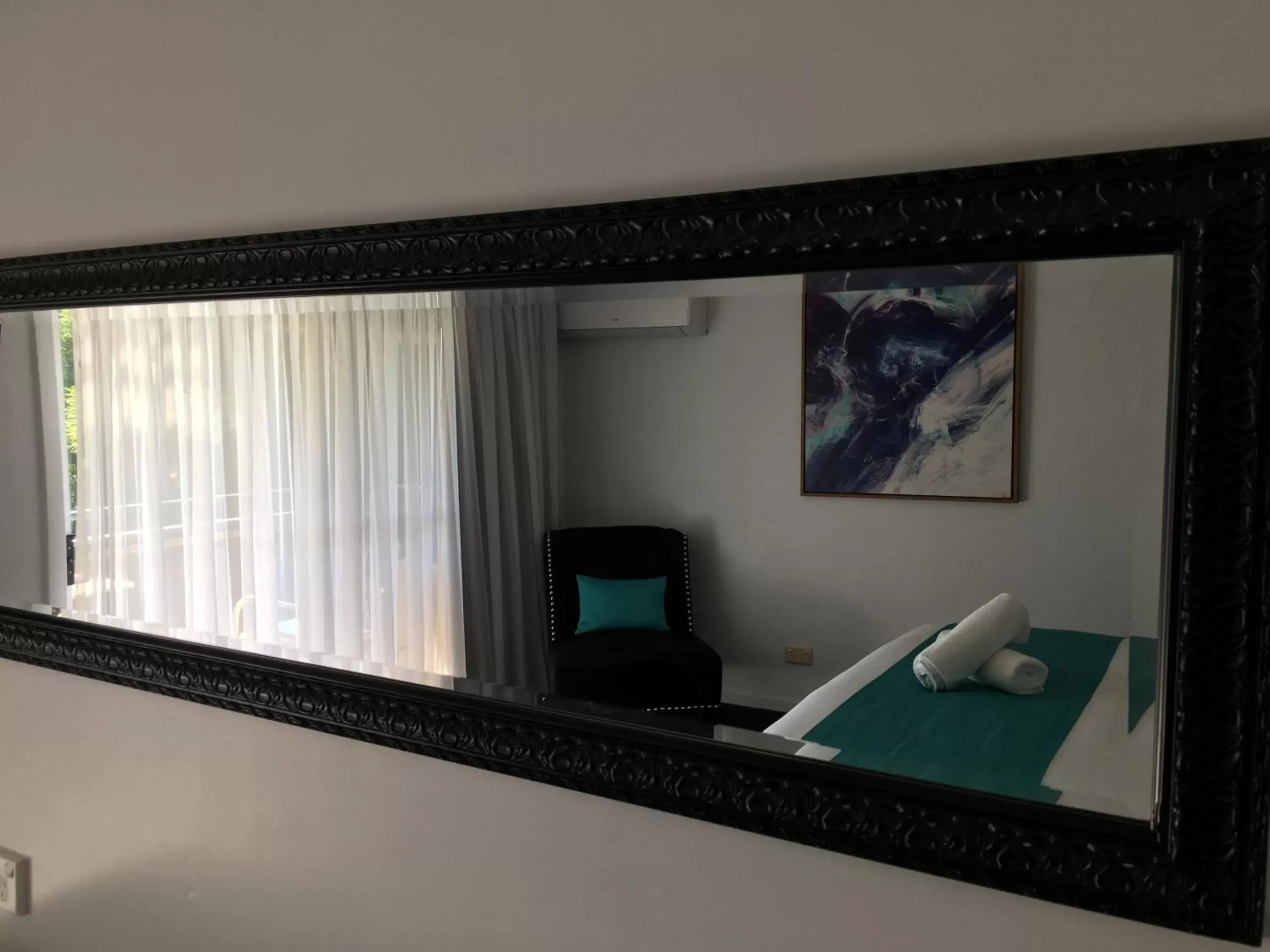 Bedroom, TV/Entertainment Center in Araluen Motor Lodge