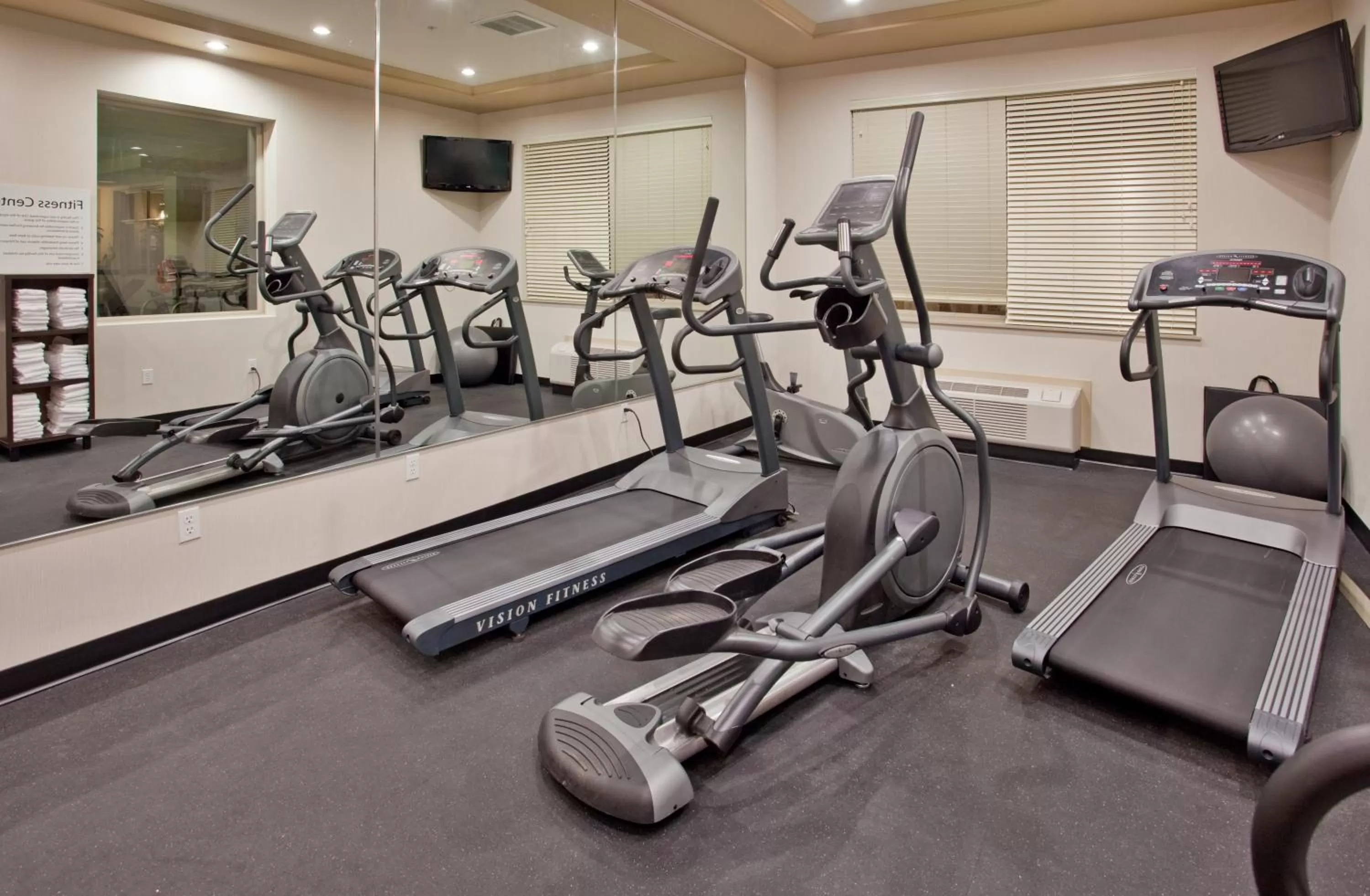 Fitness centre/facilities in Holiday Inn Hotel and Suites-Kamloops by IHG