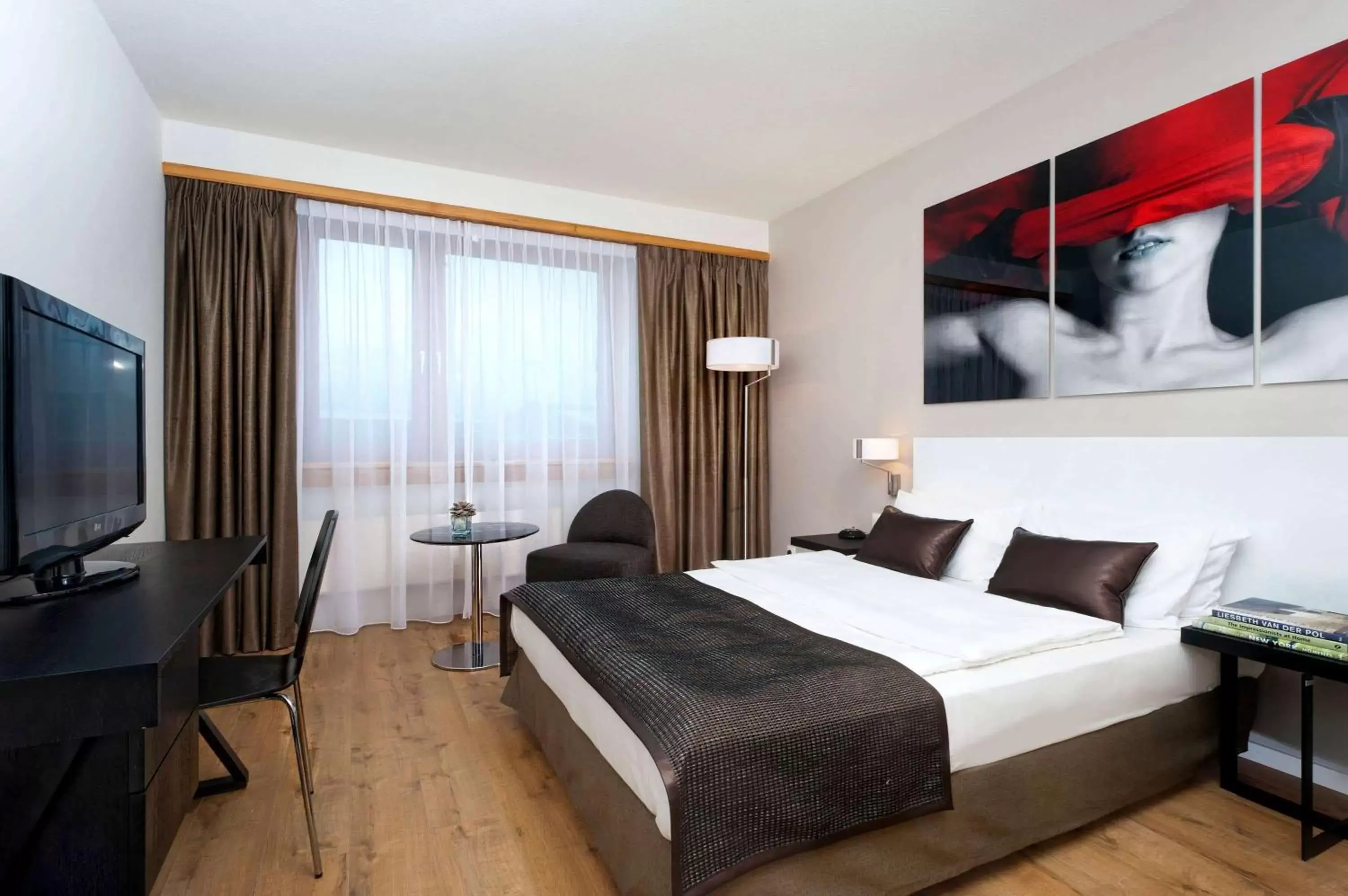 Photo of the whole room, Bed in Wyndham Stuttgart Airport Messe