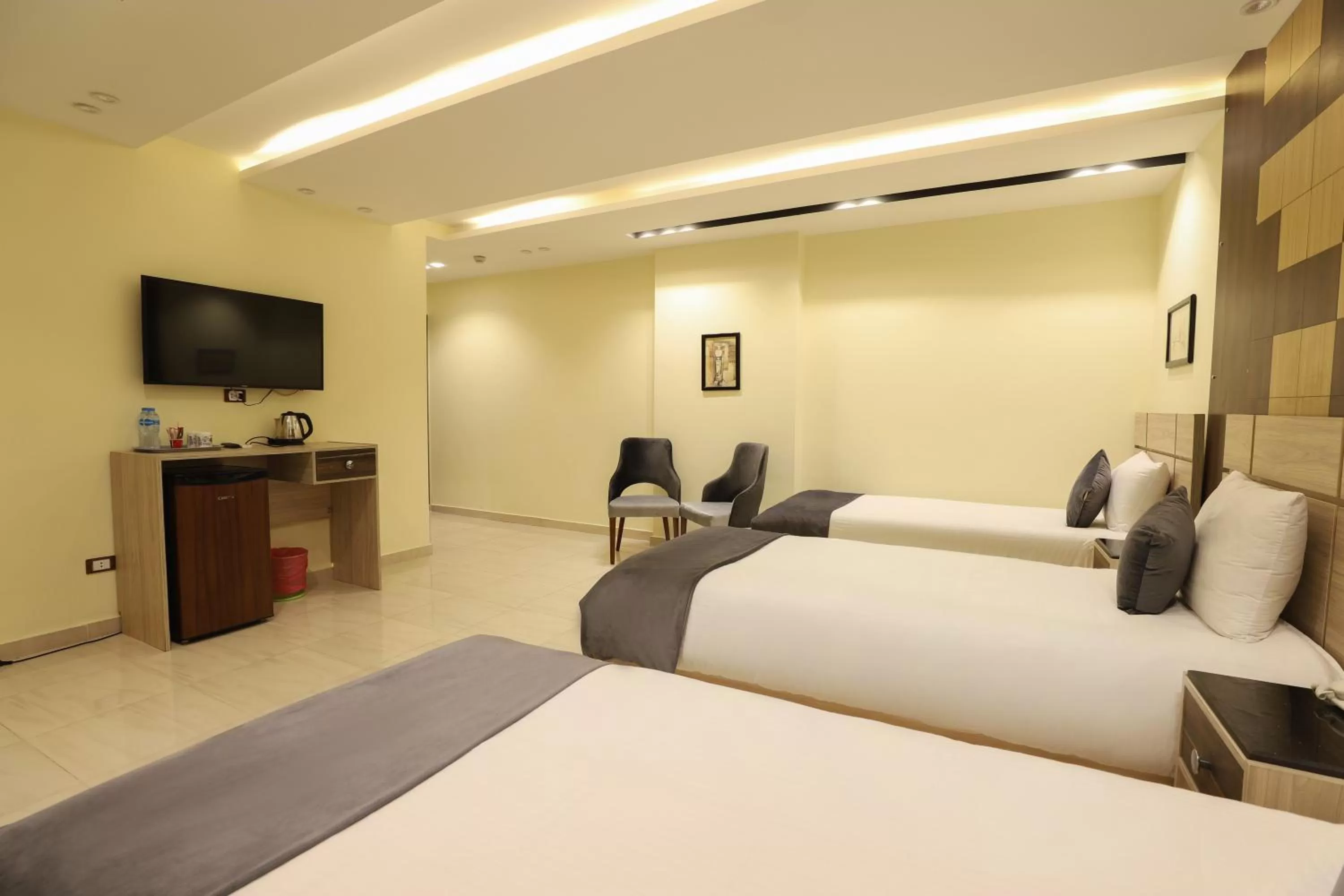 Communal lounge/ TV room, Bed in Brothers Pyramids View