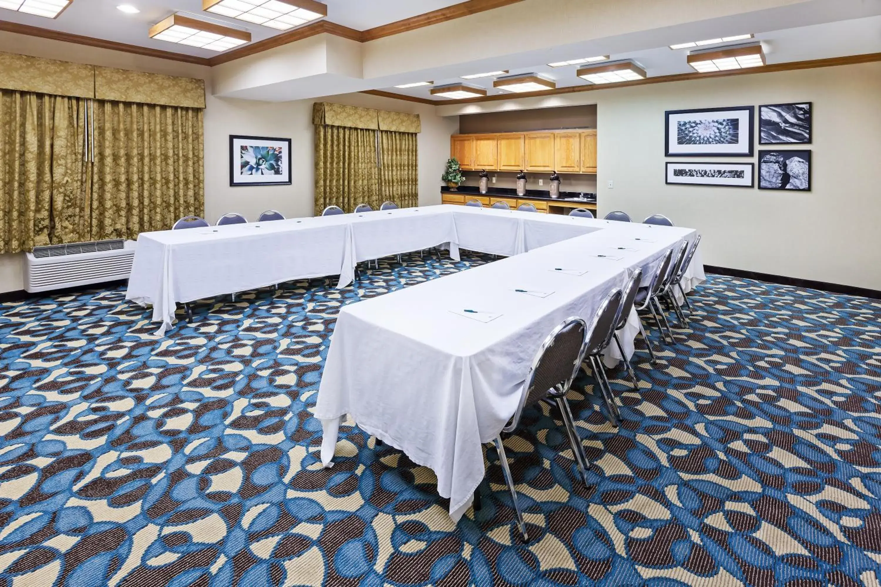 Business facilities in Country Inn & Suites by Radisson, Lubbock, TX