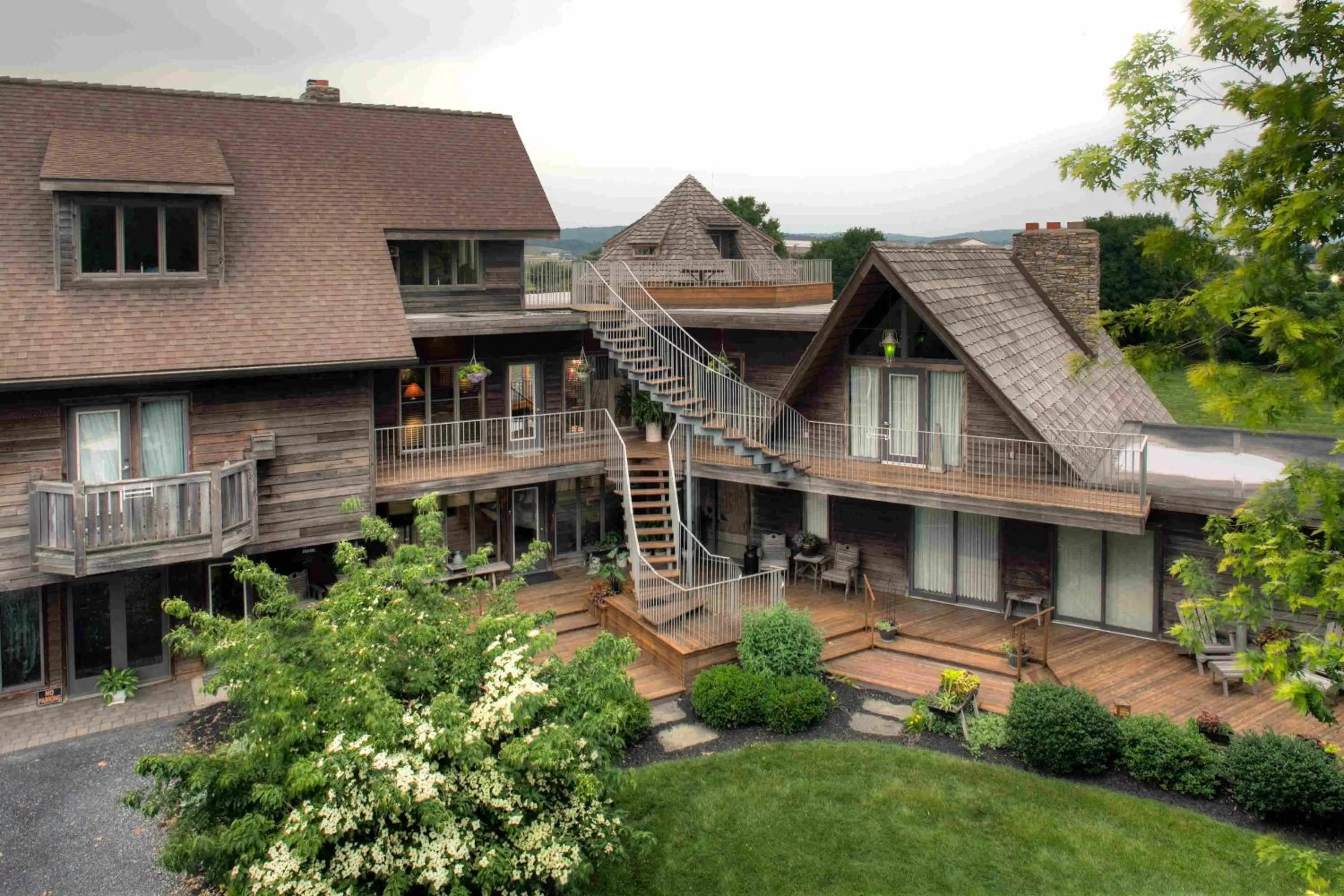 Balcony/Terrace, Property Building in Twin Pine Manor