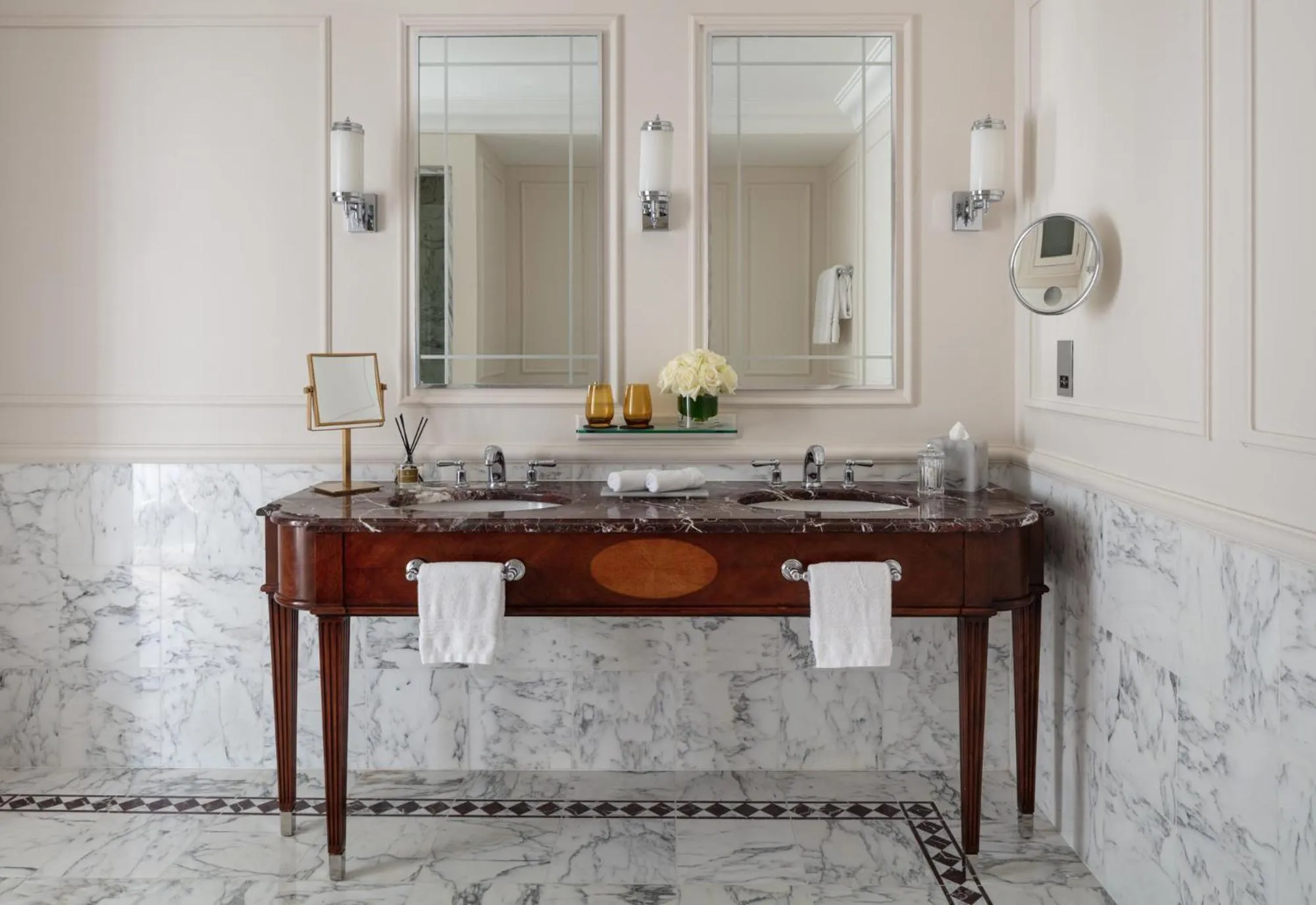 Bathroom in Four Seasons Hotel Hampshire