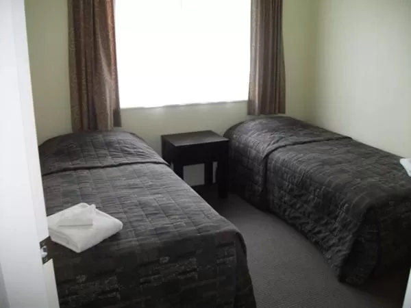 Bed in Eastland Pacific Motel