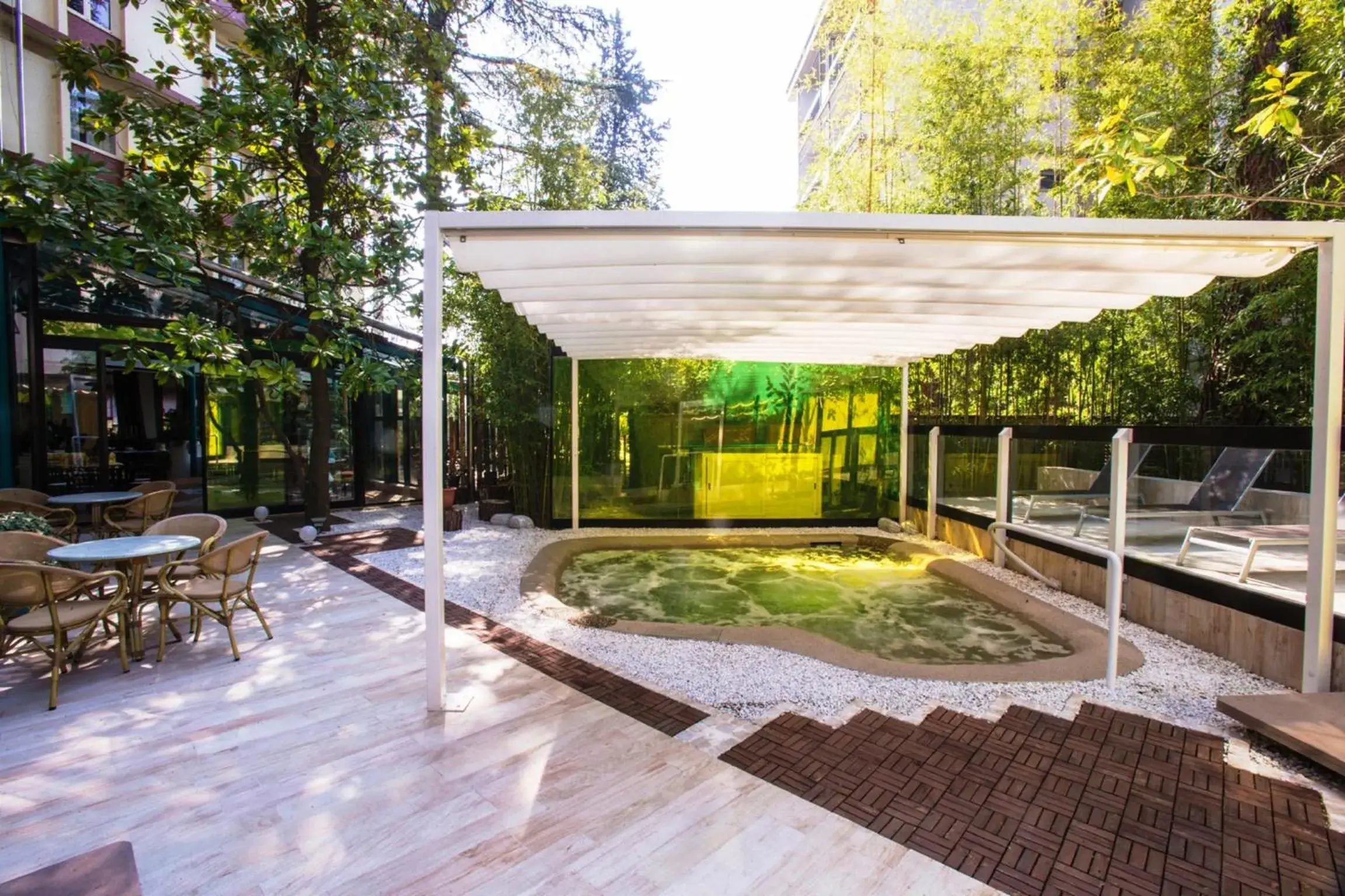 Hot Tub, Swimming Pool in Grand Hotel Panoramic