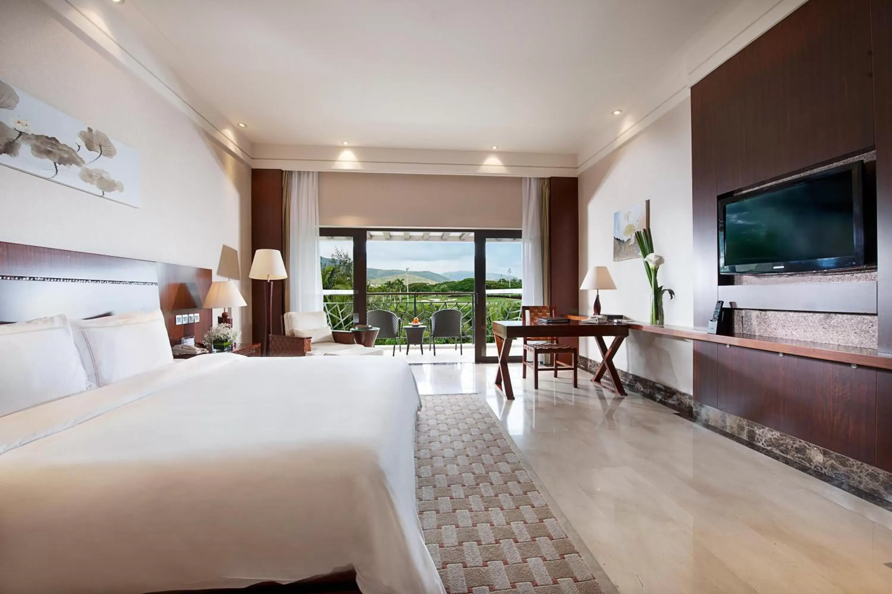 Bed, TV/Entertainment Center in Grand Metropark Villa Resort Sanya Yalong Bay