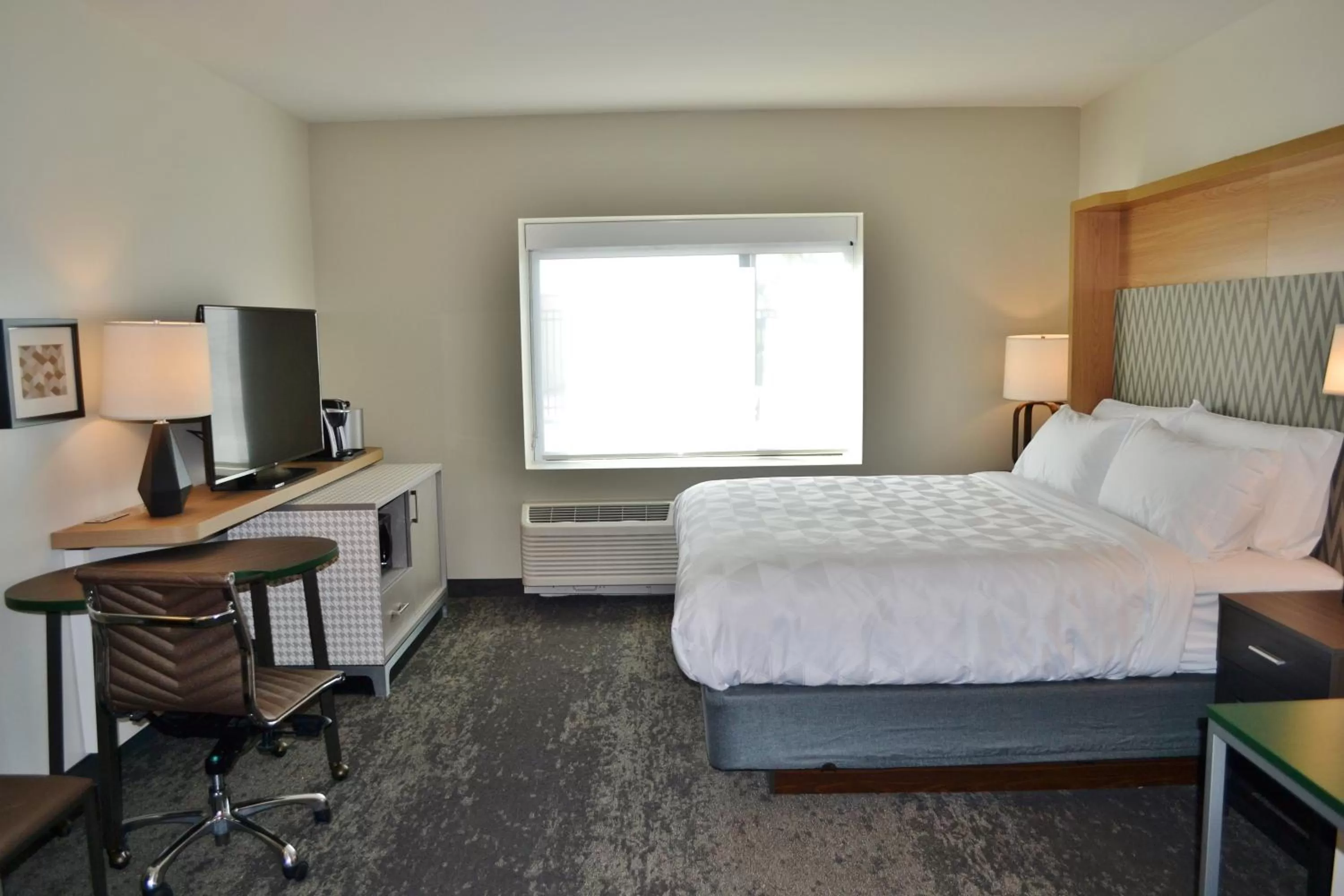 Photo of the whole room, Bed in Holiday Inn - Columbus by IHG