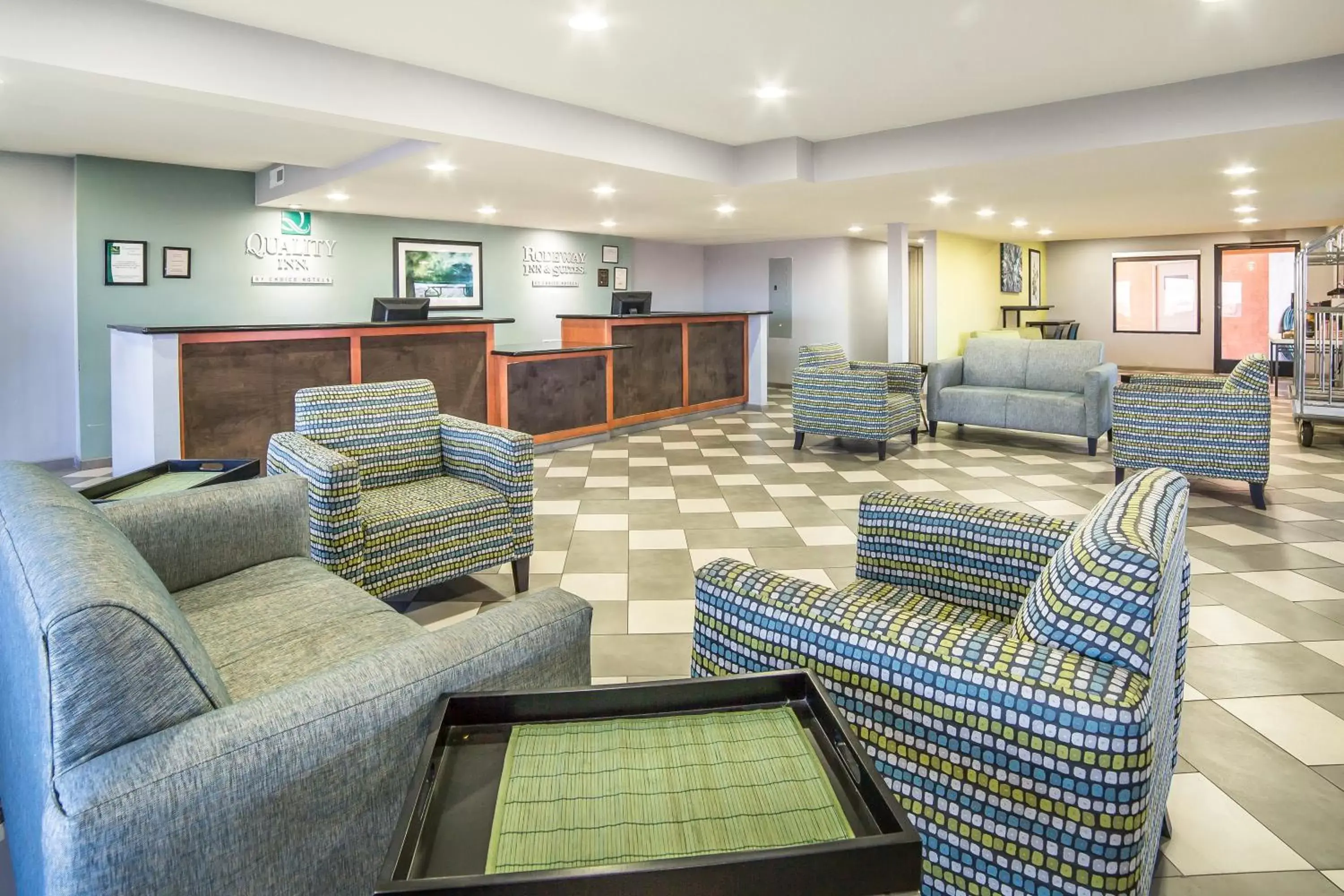 Lobby or reception, Lounge/Bar in Quality Inn - Needles