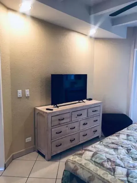 Bedroom, TV/Entertainment Center in Quinta Pacifica Beachfront Villas