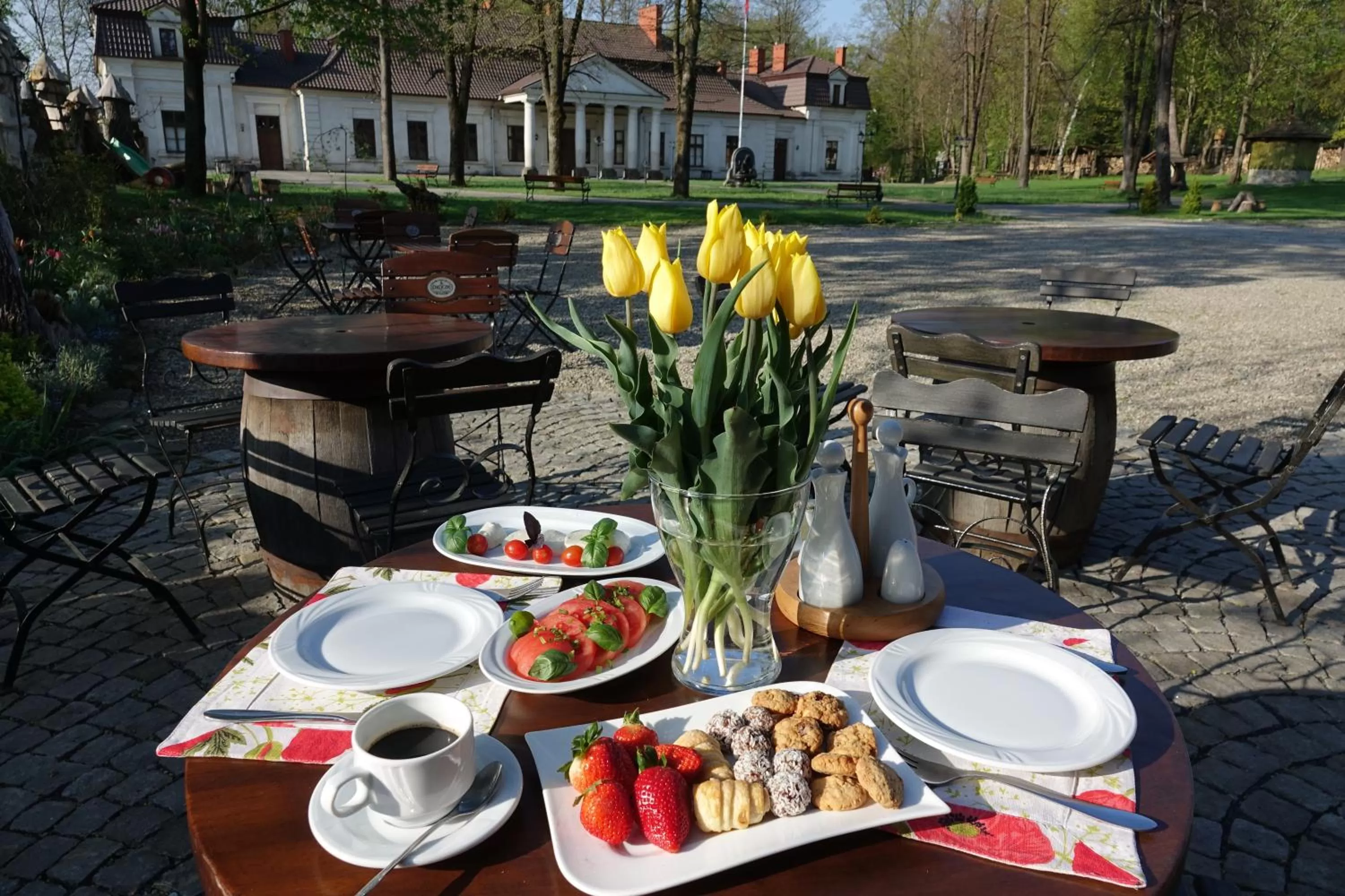 Breakfast in Gościniec Dworski w Ropie - Pokoje gościnne