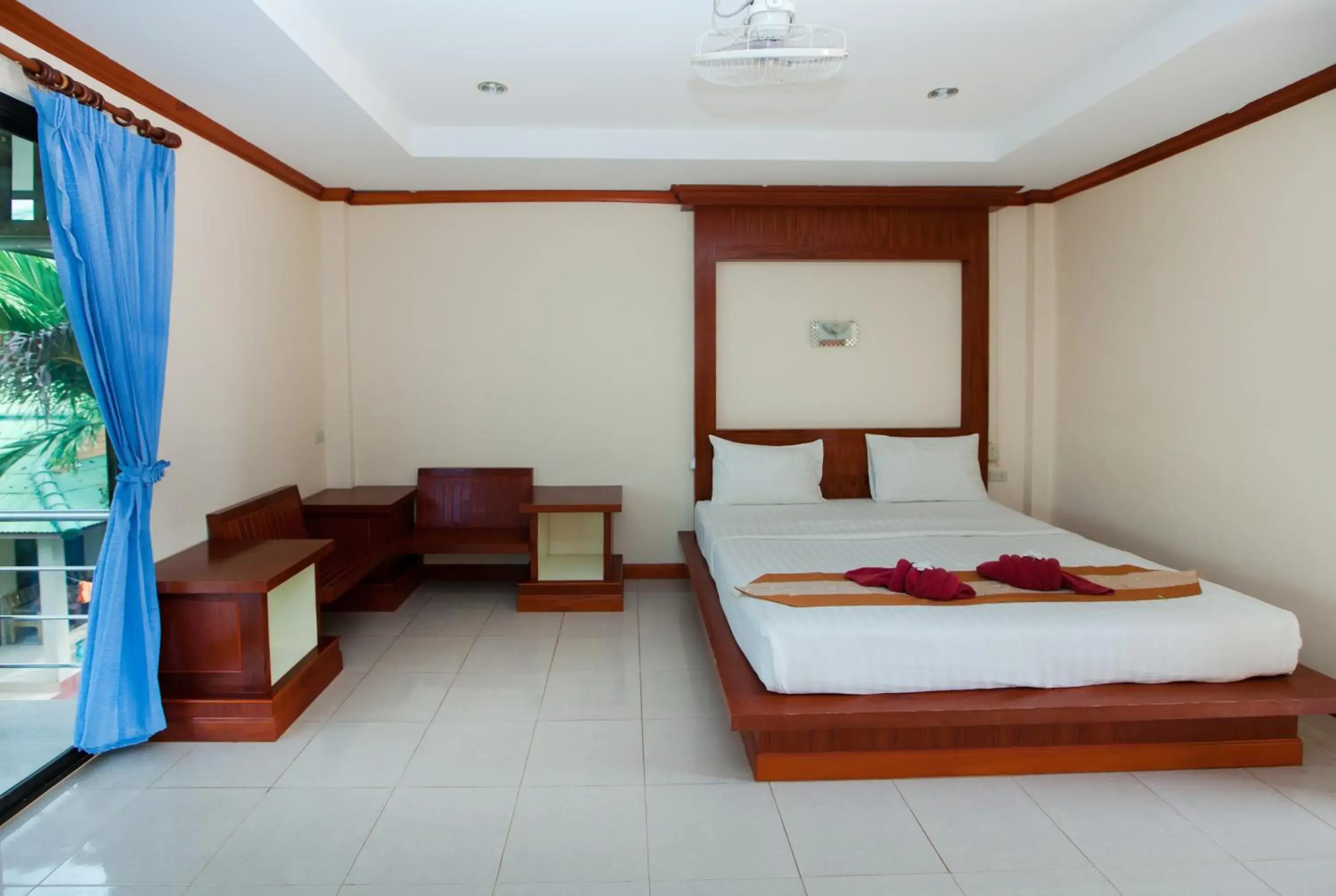 Dining area, Bed in Lanta Riviera Resort - SHA Extra Plus
