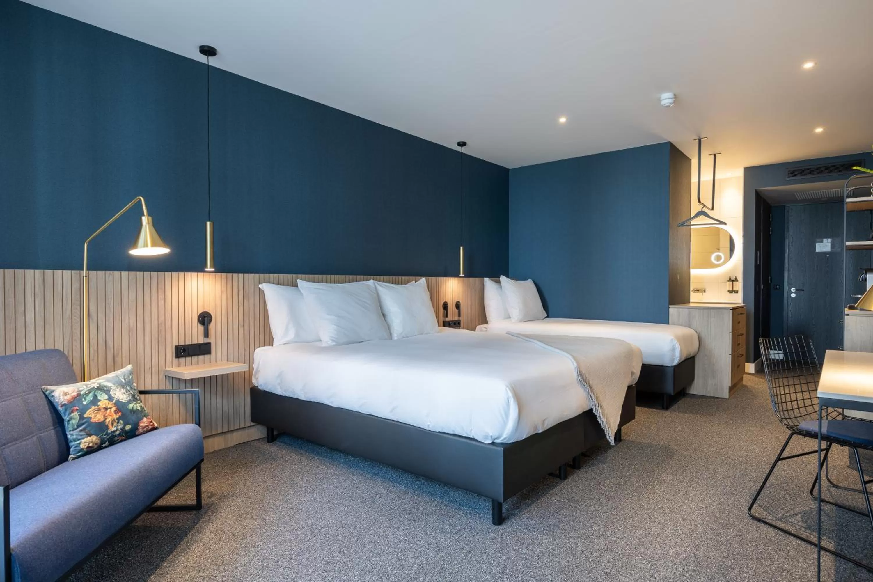 Photo of the whole room, Bed in Van der Valk hotel Den Haag Wassenaar