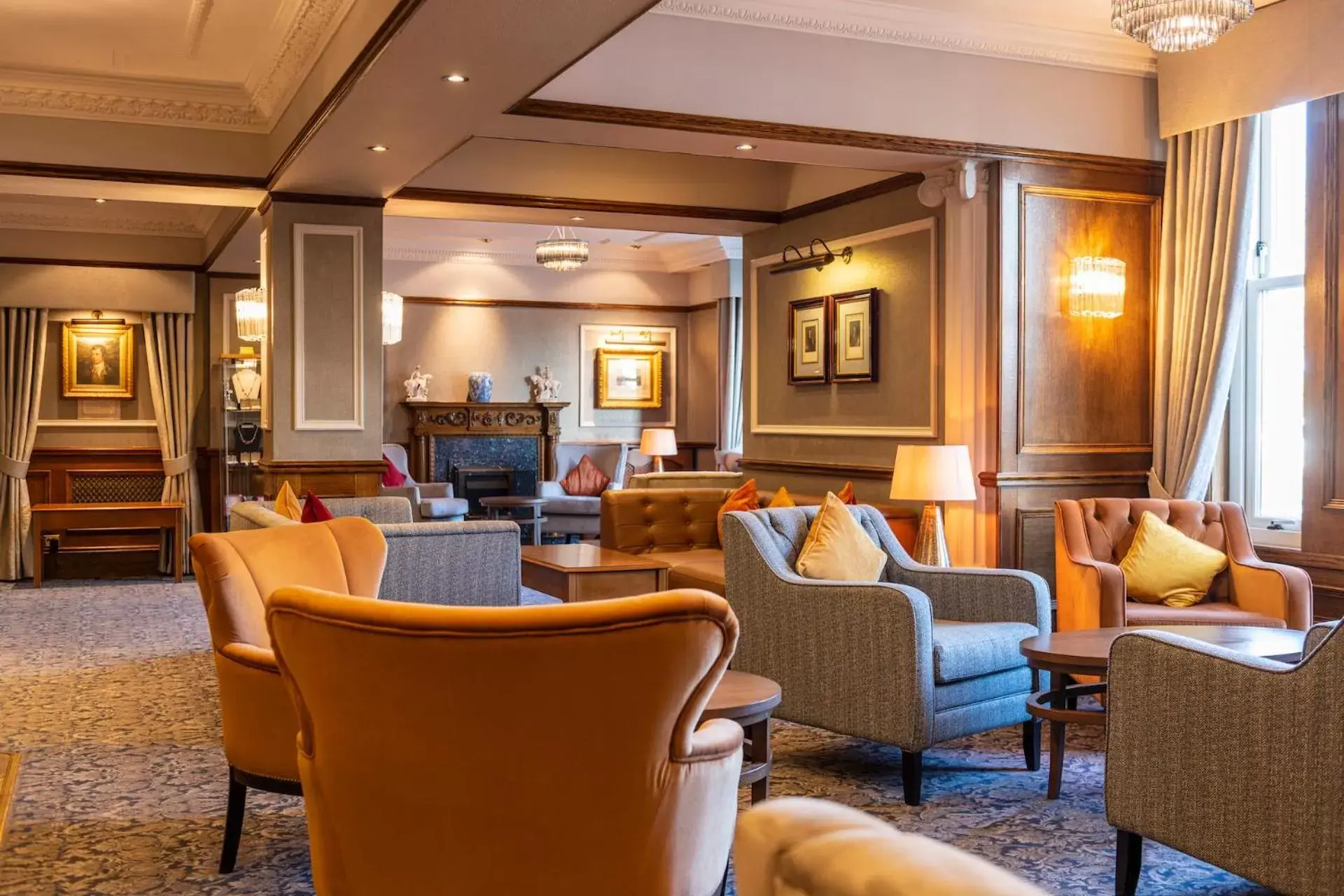 Lobby or reception, Lounge/Bar in Kingsmills Hotel