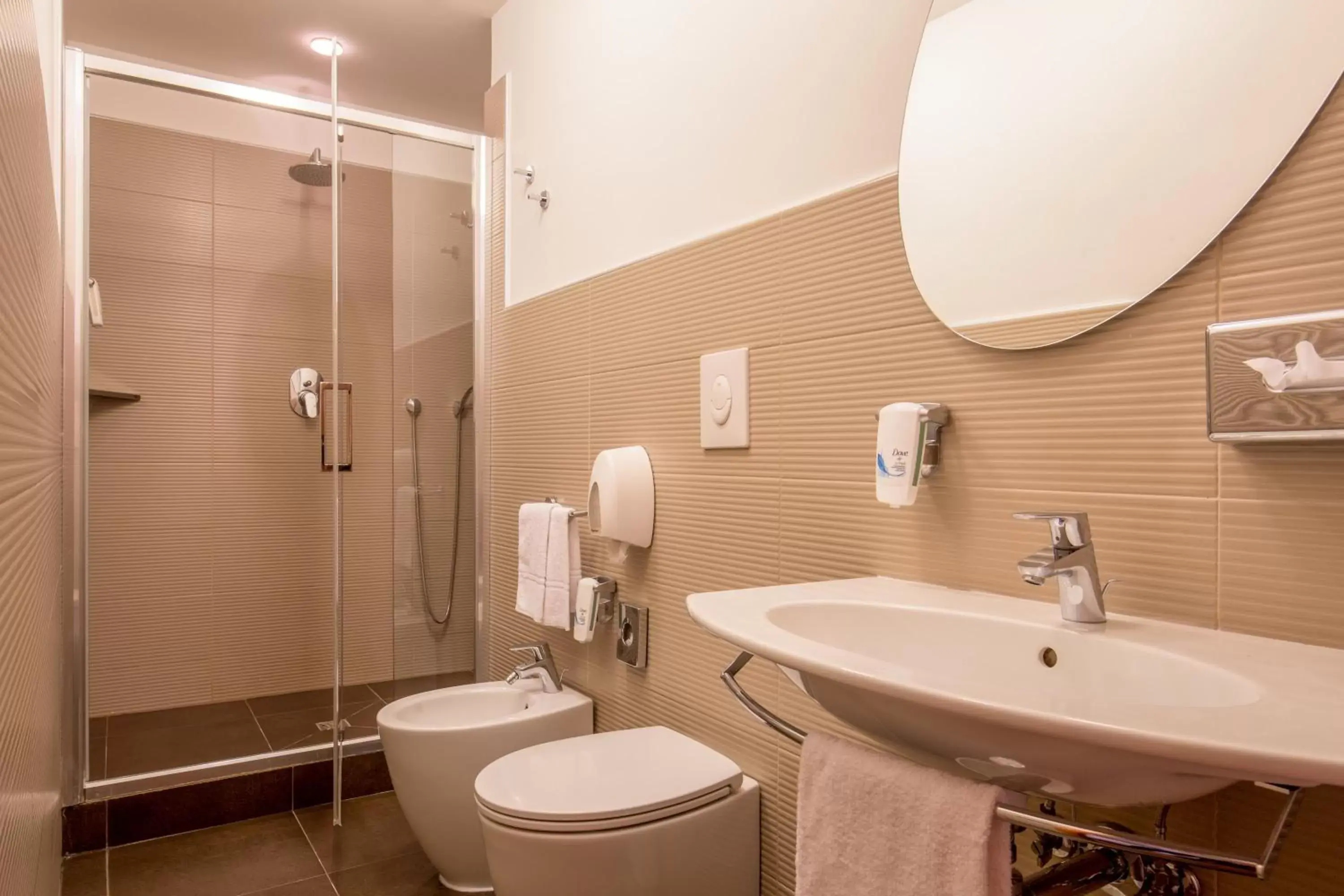 Shower, Bathroom in Best Western Hotel Globus