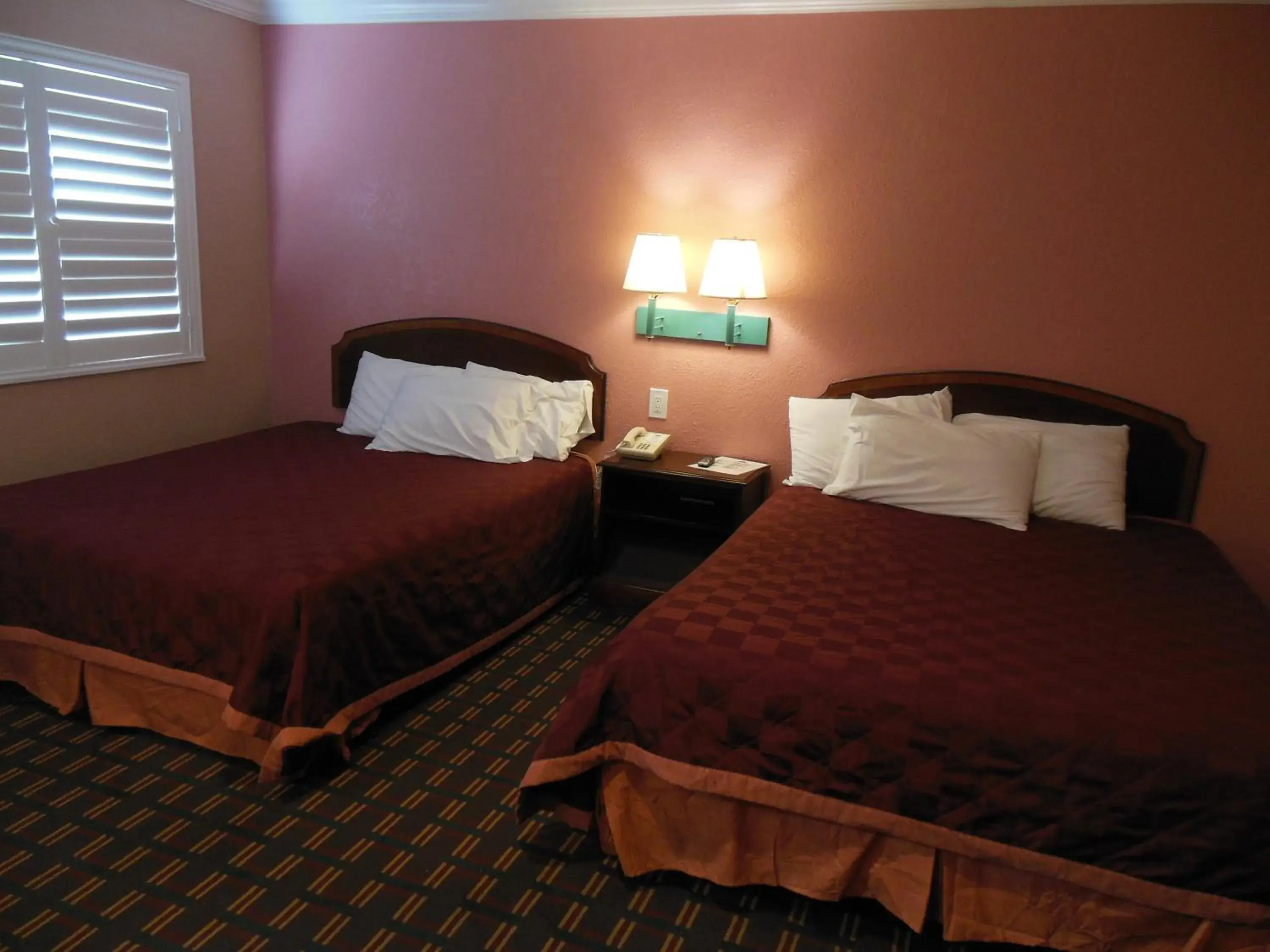 Bed in Sealamp Inn