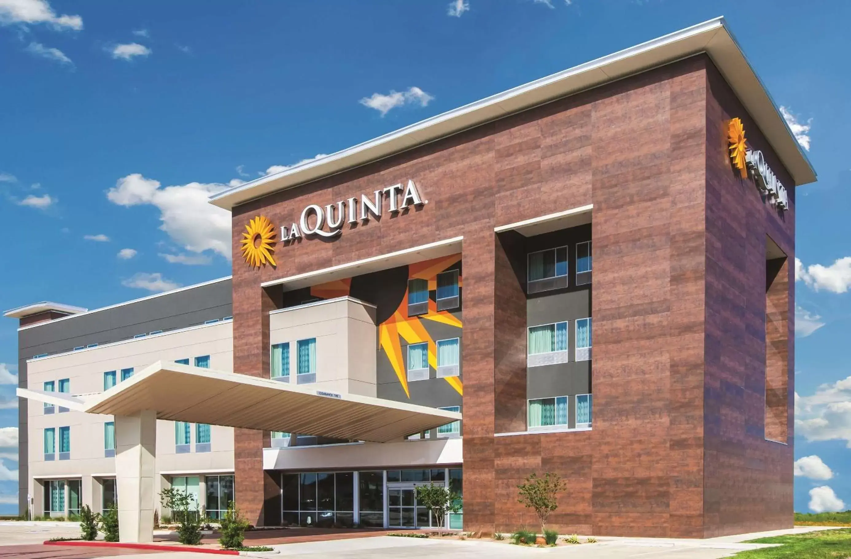 Property building in La Quinta Inn and Suites by Wyndham Bloomington Property building in La Quinta Inn and Suites by Wyndham Bloomington